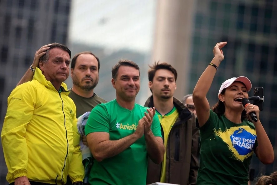 A Dissensão Bolsonaro e a Reconfiguração da Direita: O Que a Pesquisa AtlasIntel Revela