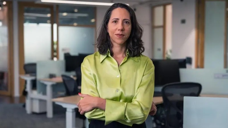 A Economia Cresce, a Insatisfação Persiste: Decifrando o Paradoxo da Percepção Nacional