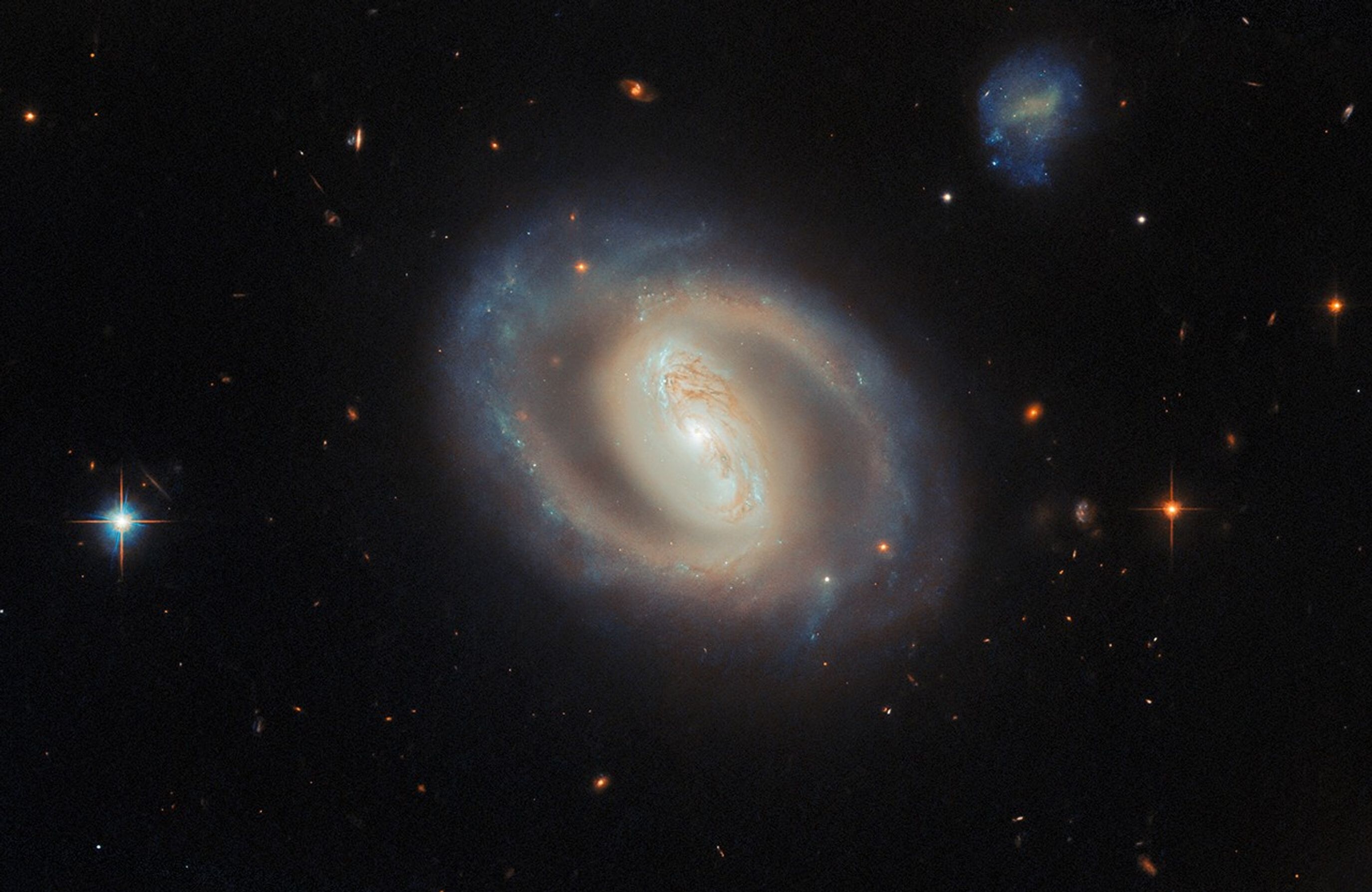Hubble Revela Galáxia IC 486: Implicações Profundas para a Dinâmica Cósmica