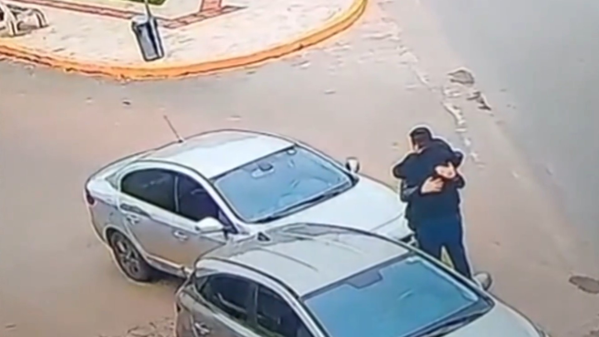 Acidente em Camboriú: Um Abraço que Desafiou a Lógica do Trânsito e Revelou a Urgência da Empatia