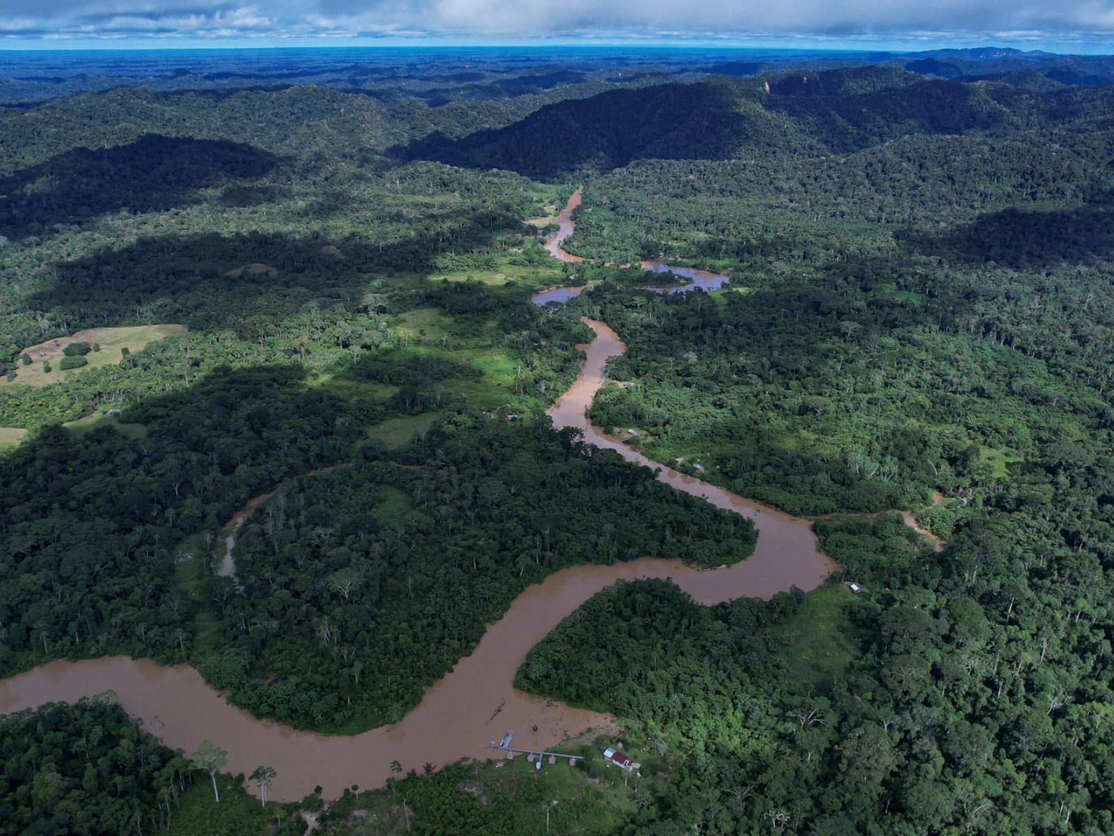 Acre no Limite: A Persistência da Baixa Democracia Ambiental e Seus Efeitos na Vida Regional