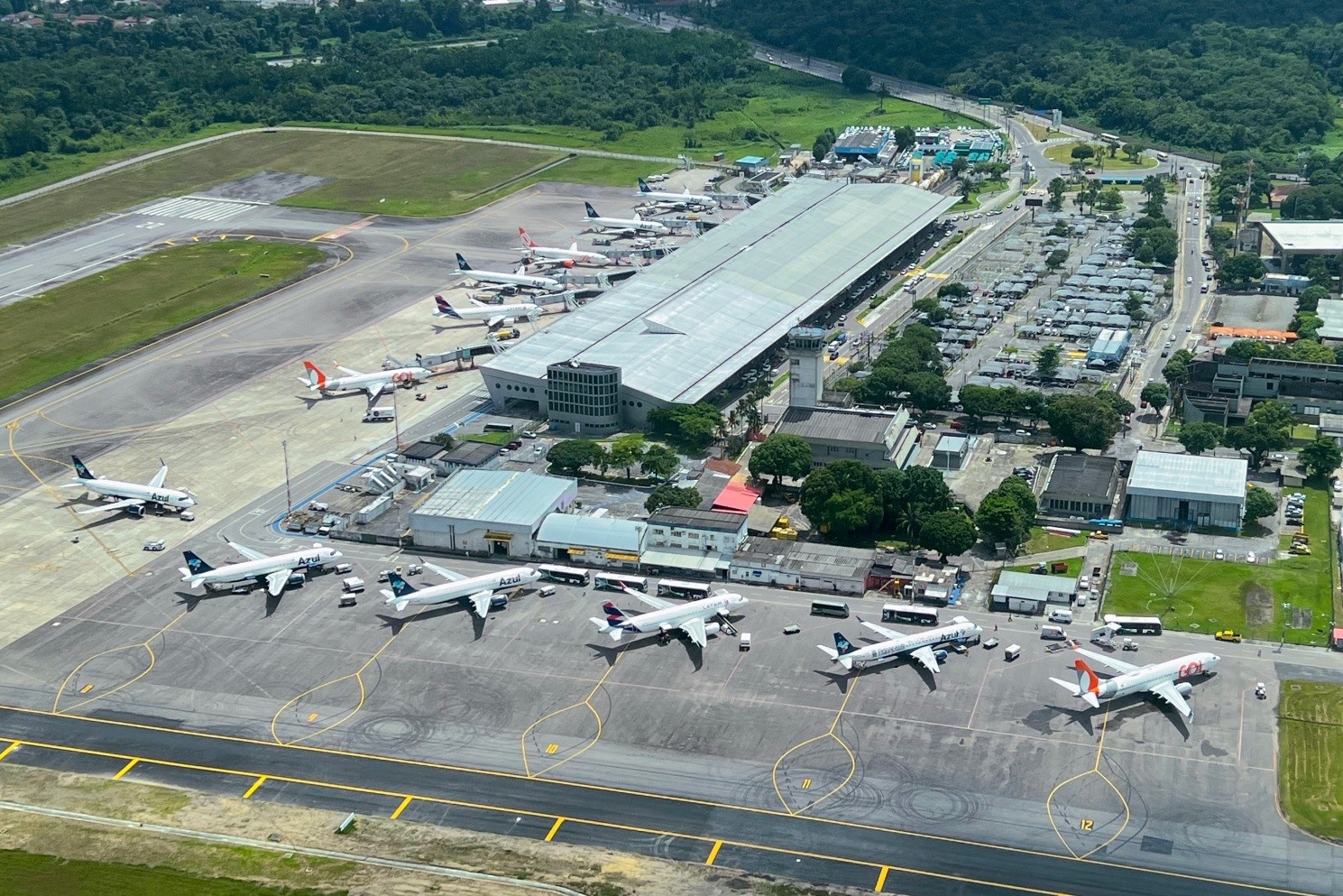 Pane em São Paulo Revela a Frágil Conectividade Aérea que Molda a Vida Paraense