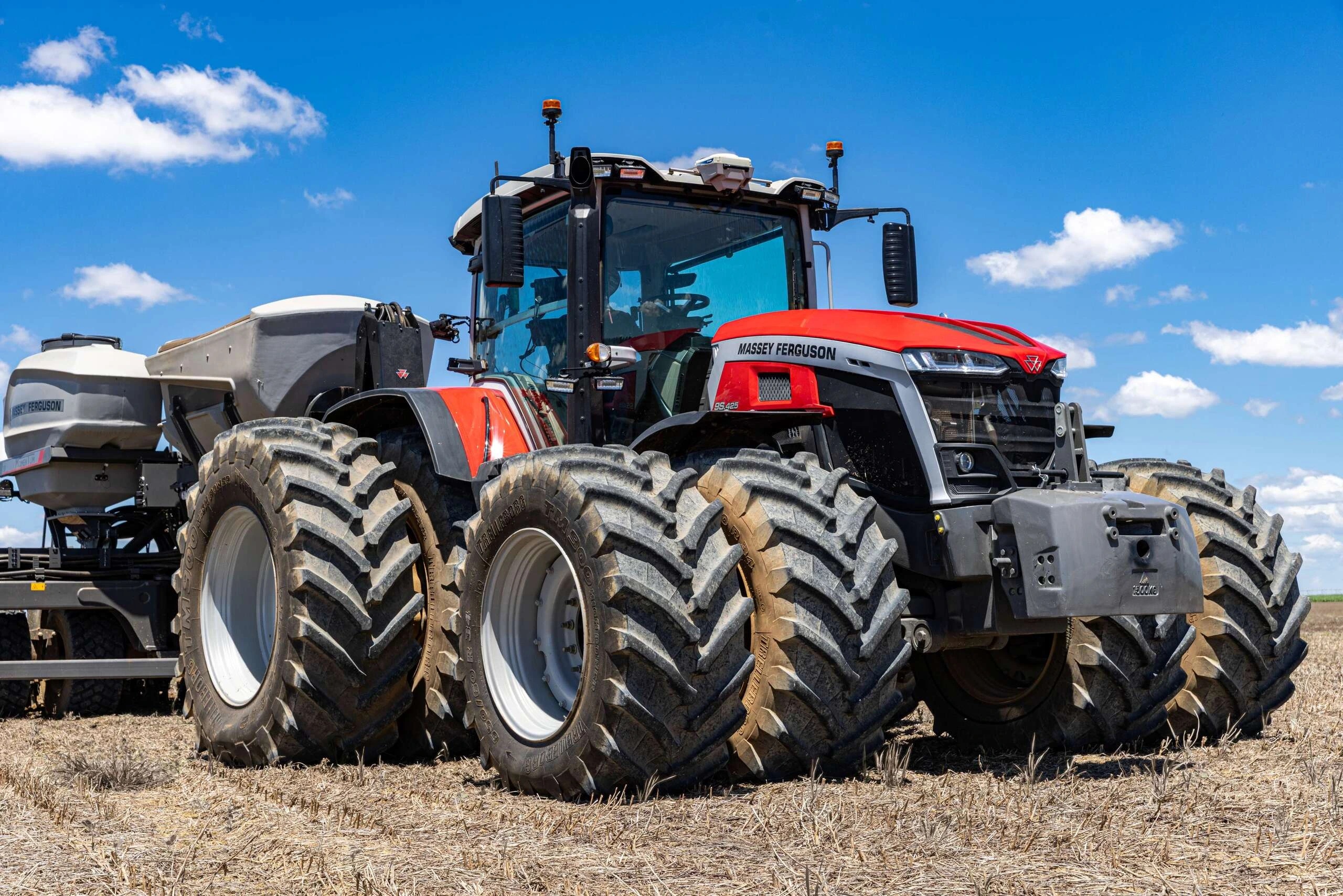 O Gigante da Agrishow: Como o Maior Trator do Brasil Sinaliza a Revolução da Eficiência no Agronegócio