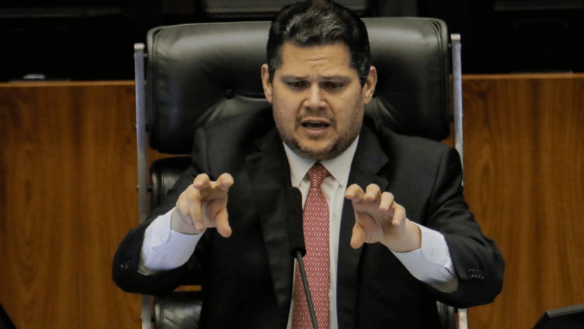 Conflito Fiscal Aquece: Senado Avança com PEC de R$ 30 Bilhões, Ampliando Desafio Orçamentário Nacional
