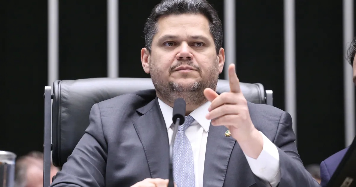 Disputa no Senado Redefine Futuro das Relações de Trabalho no Brasil