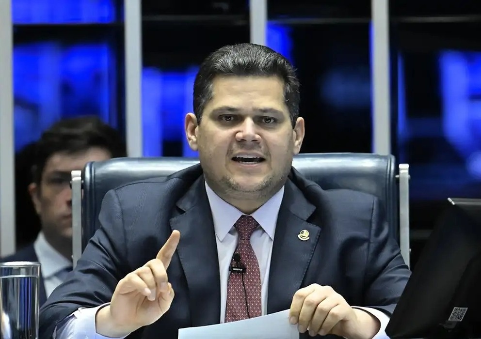 Confronto no Senado: Alcolumbre Impõe Revés Fiscal e Trava Agenda-Chave do Governo