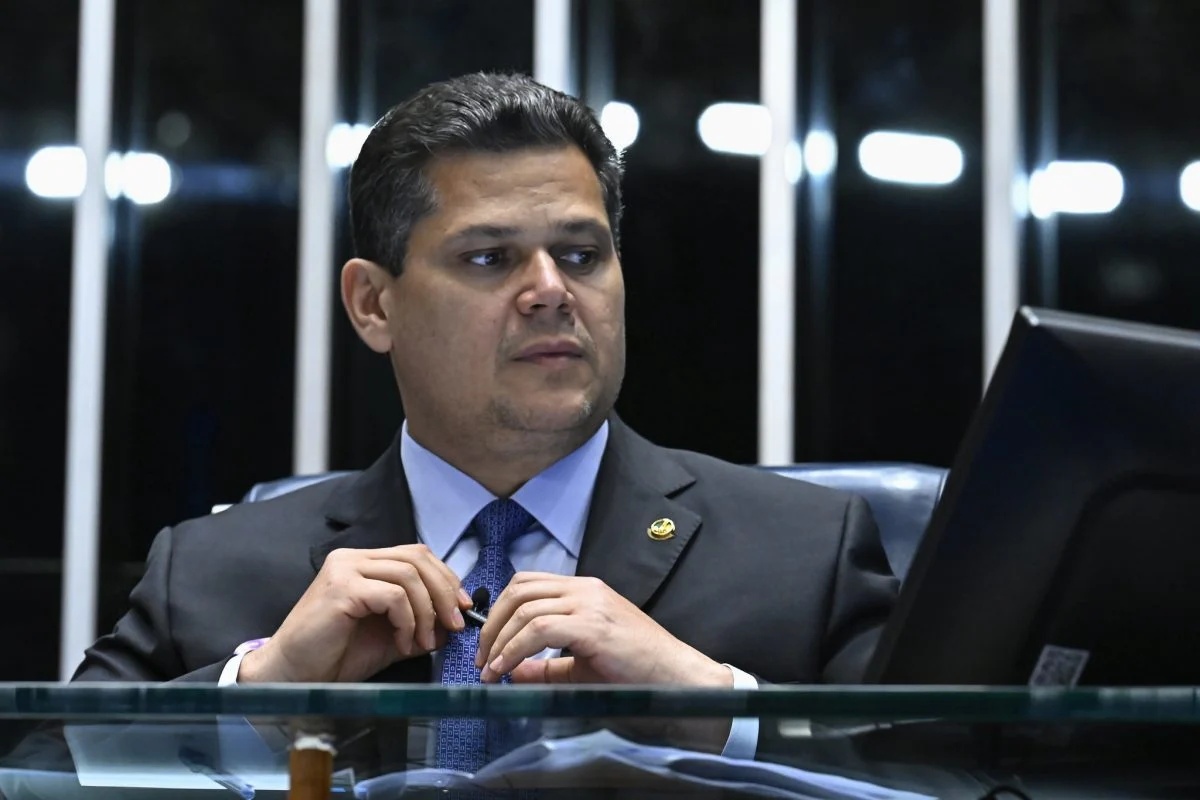 Bloqueio à CPI do Banco Master: Um Teste Crucial para a Transparência e a Responsabilidade Política