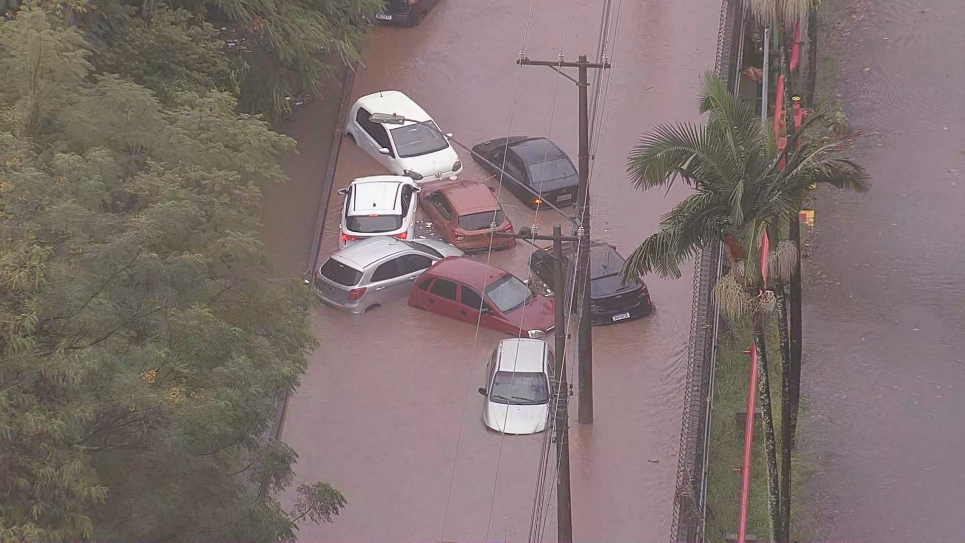 A Inundação Oculta: Decifrando o Seguro Automotivo na Era dos Eventos Climáticos Extremos