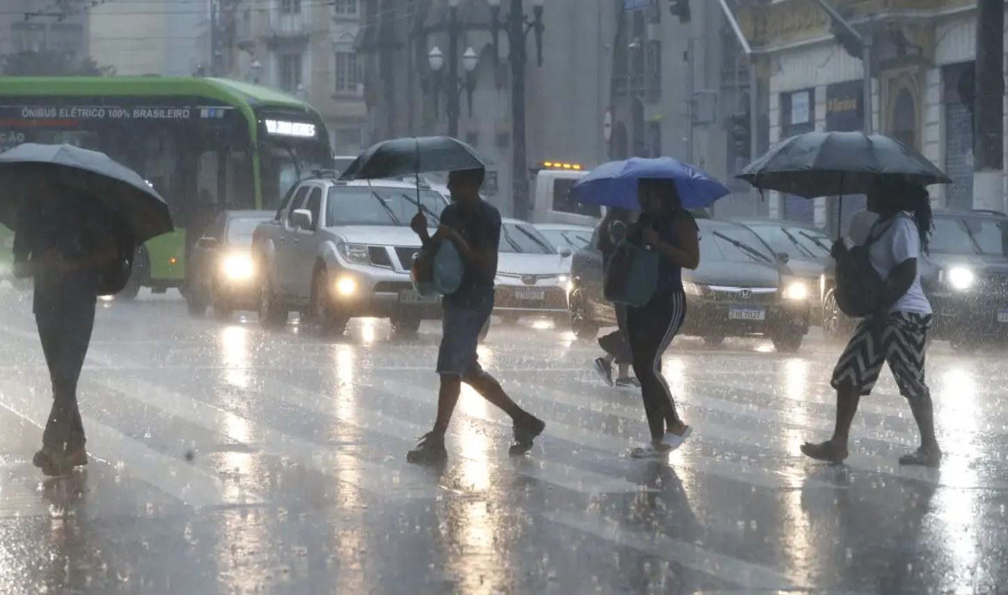Fenômenos Climáticos Intensificam Alertas no Brasil: Desafios de Adaptação e Impacto Econômico