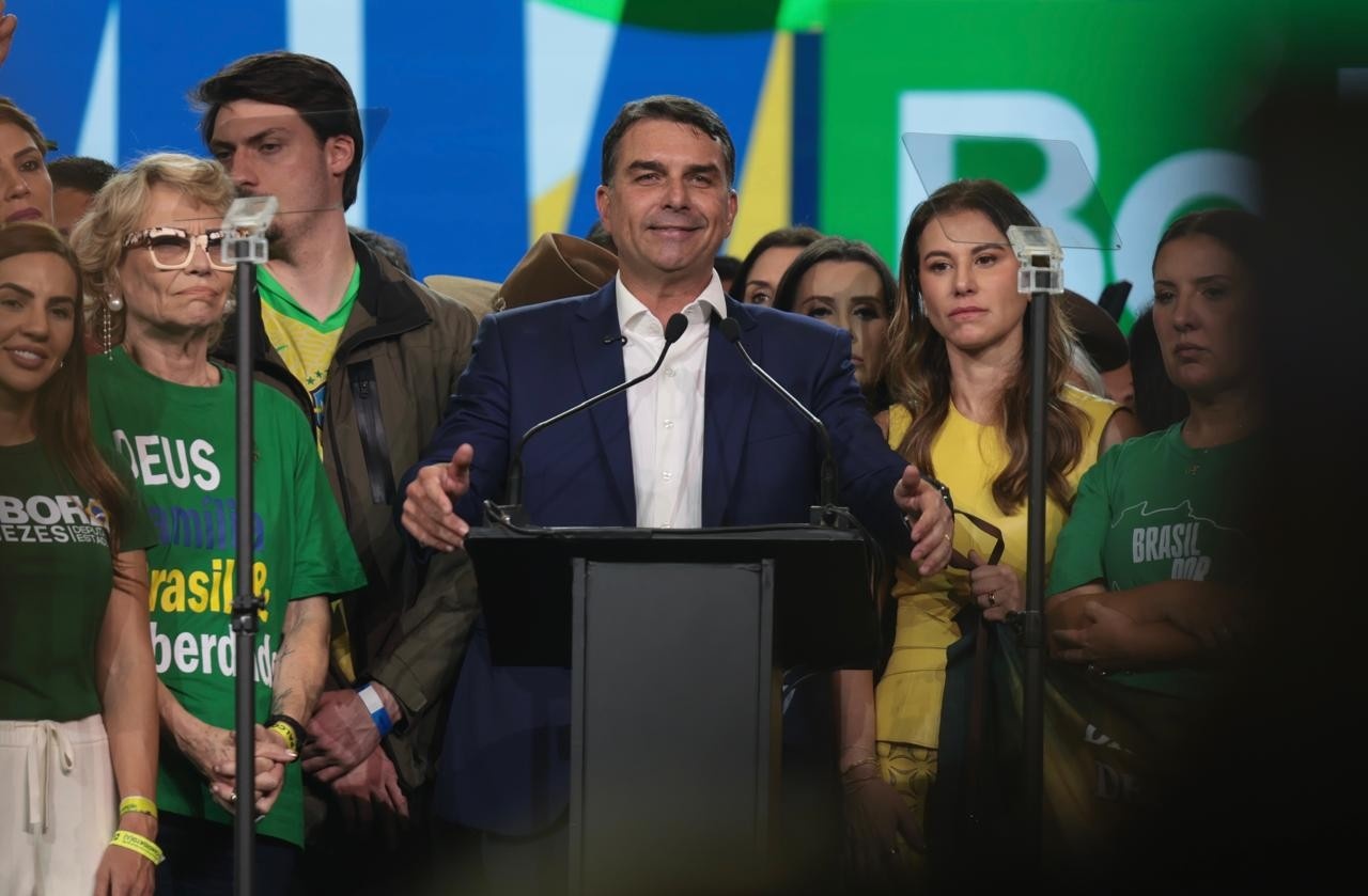O Legado e a Renovação: Flávio Bolsonaro e as Tendências da Direita Pós-Jair