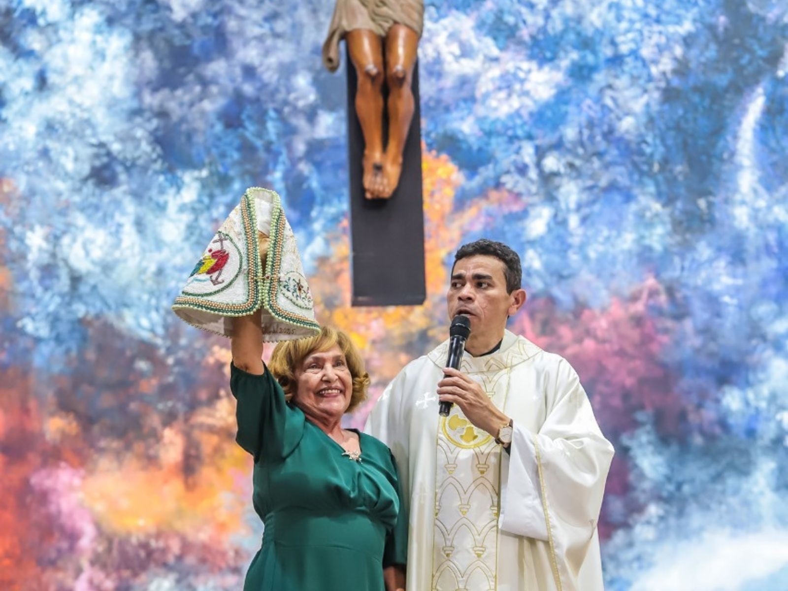 A Tapeçaria da Fé: Como o Amor Artesanal de Neline Molda a Identidade Acreana