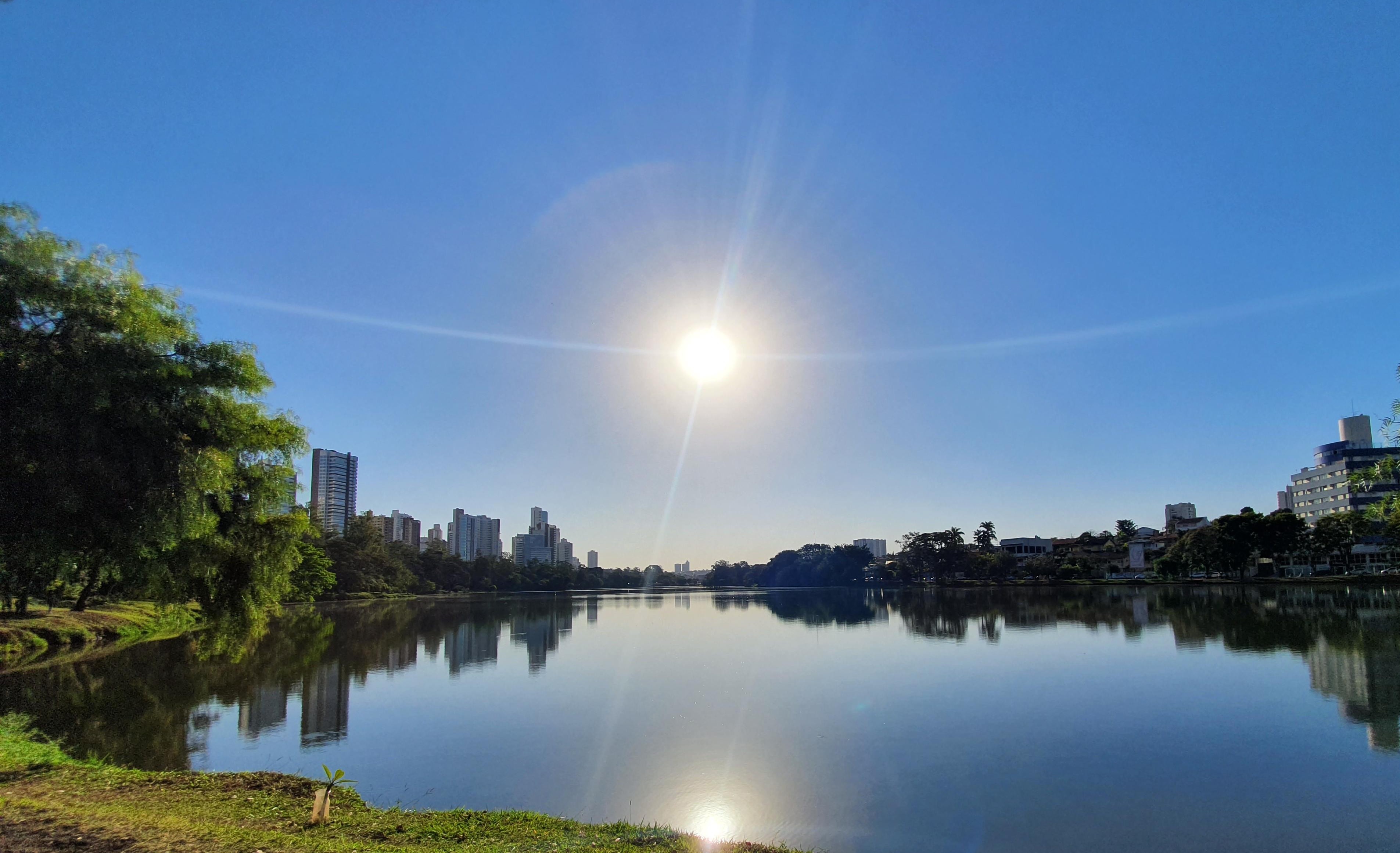 Após Período de Instabilidade, Paraná Vislumbra Retomada do Sol: Análise do Impacto Climático e Econômico Regional