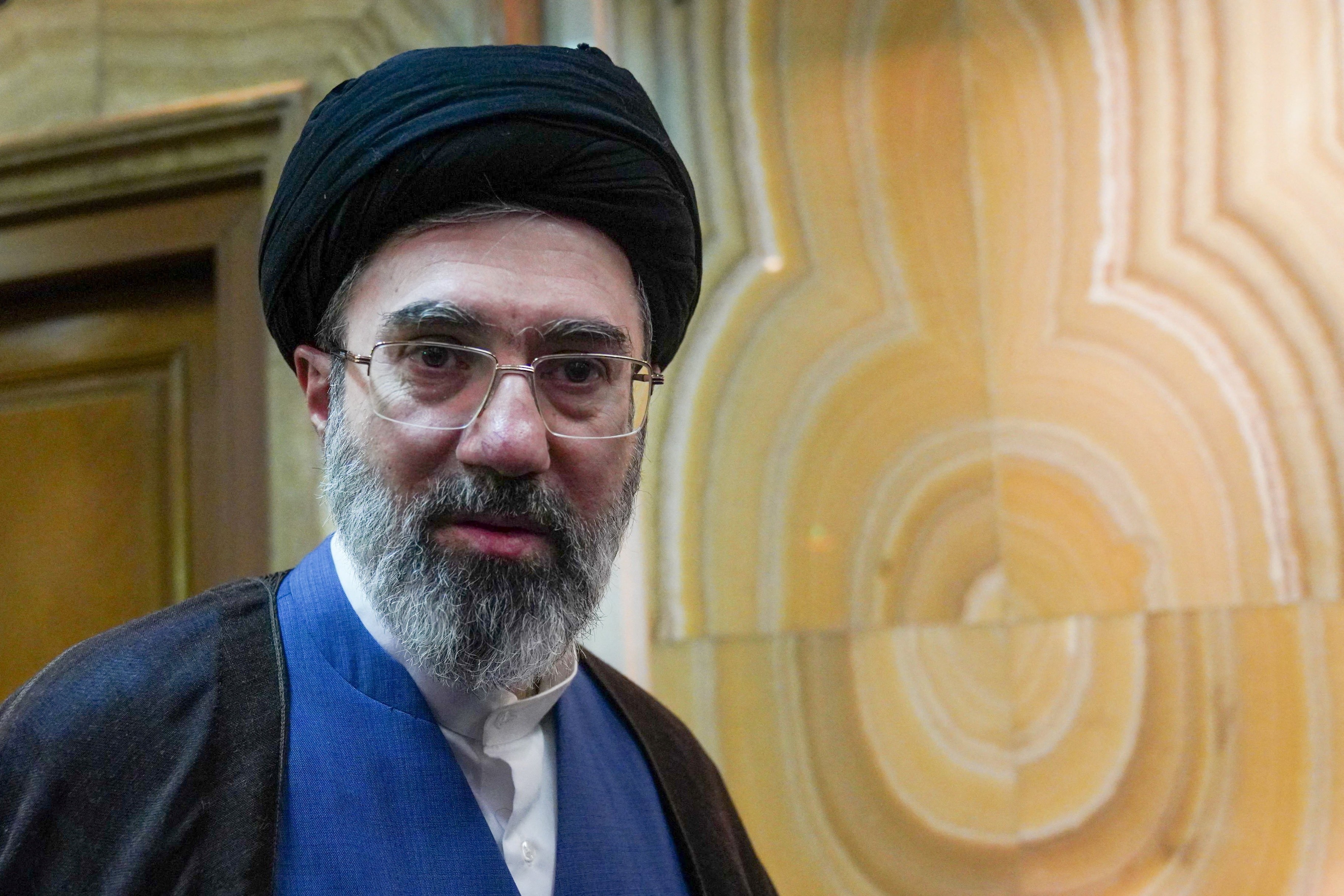 Ascensão de Mojtaba Khamenei e a Declaração de Vingança: O Futuro da Tensão Irã-EUA