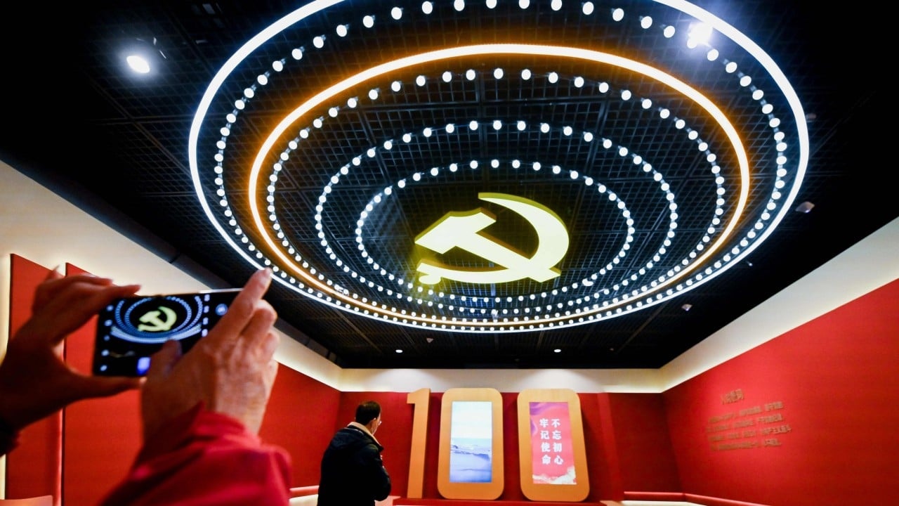 A Demografia do Poder: O Envelhecimento do Partido Comunista Chinês e Seus Efeitos Resonantes