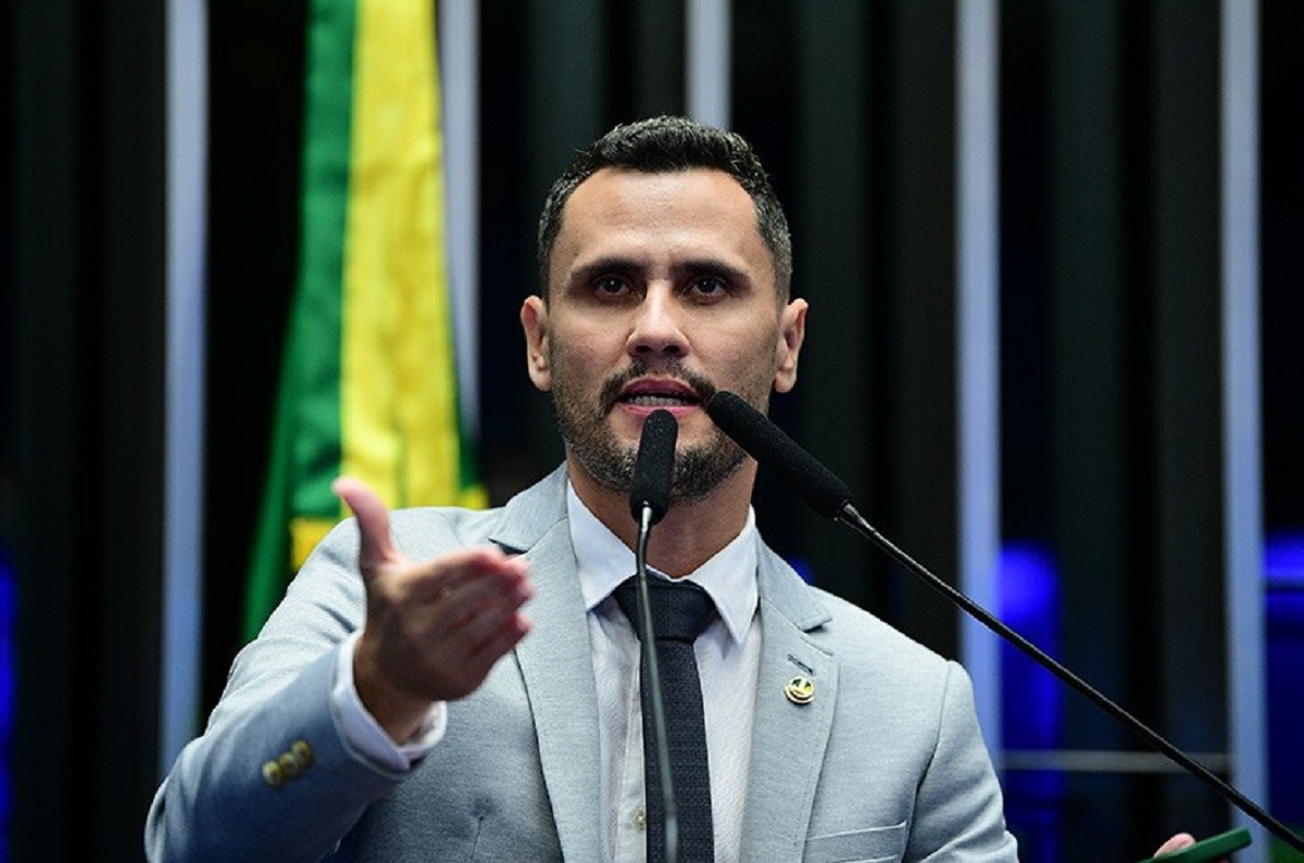 A Encruzilhada Política em Minas Gerais: A Definição de Cleitinho e o Reordenamento do Xadrez Eleitoral de 2026