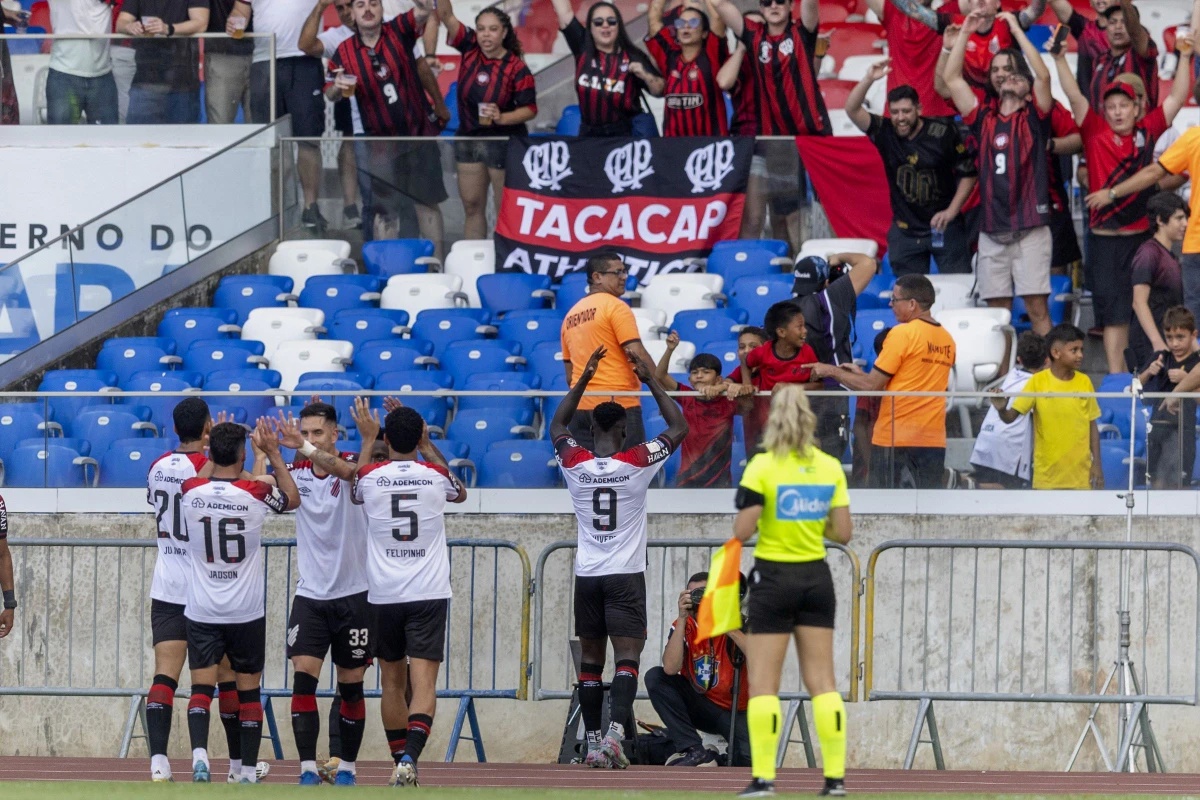Athletico-PR Consolida Ascensão com Virada Crucial e Viveros Brilha na Artilharia do Brasileirão