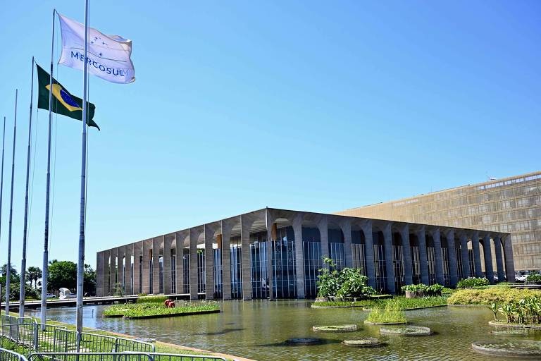 Democratização da Política Externa Brasileira Adiada: Entenda o Impacto da Suspensão do Conpeb