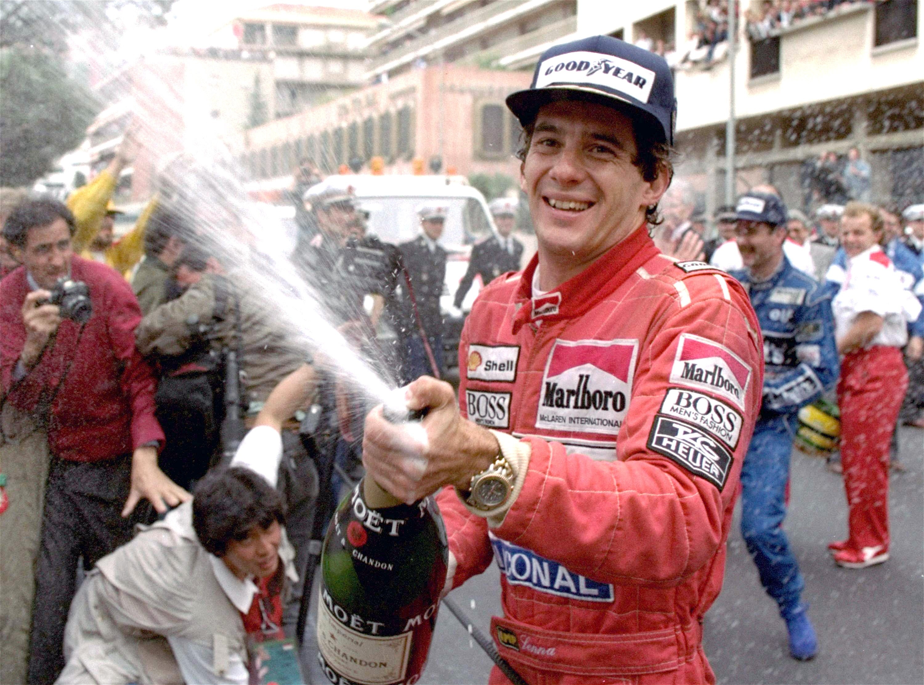 Senna Elevado a Herói da Pátria: O Significado Além das Pistas para o Brasil