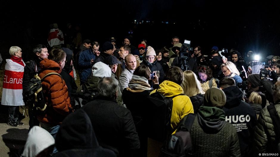 Belarus Liberta Presos Políticos: O Xadrez Geopolítico no Leste Europeu