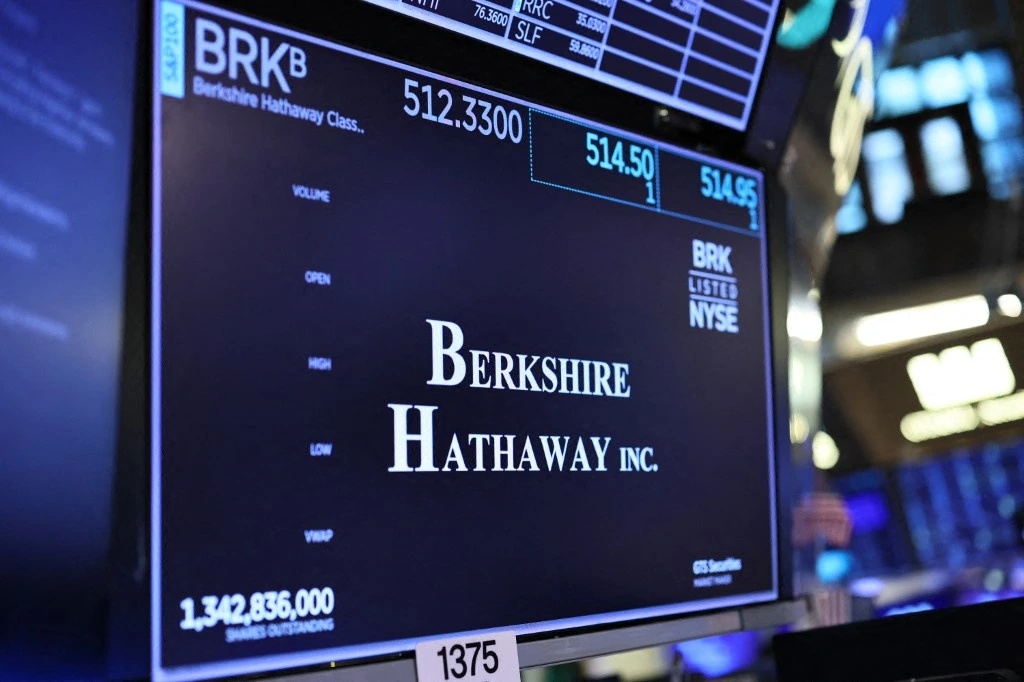 Berkshire Hathaway: Lucro Robusto em Q1, Mas o Mercado Pesa a Era Pós-Buffett