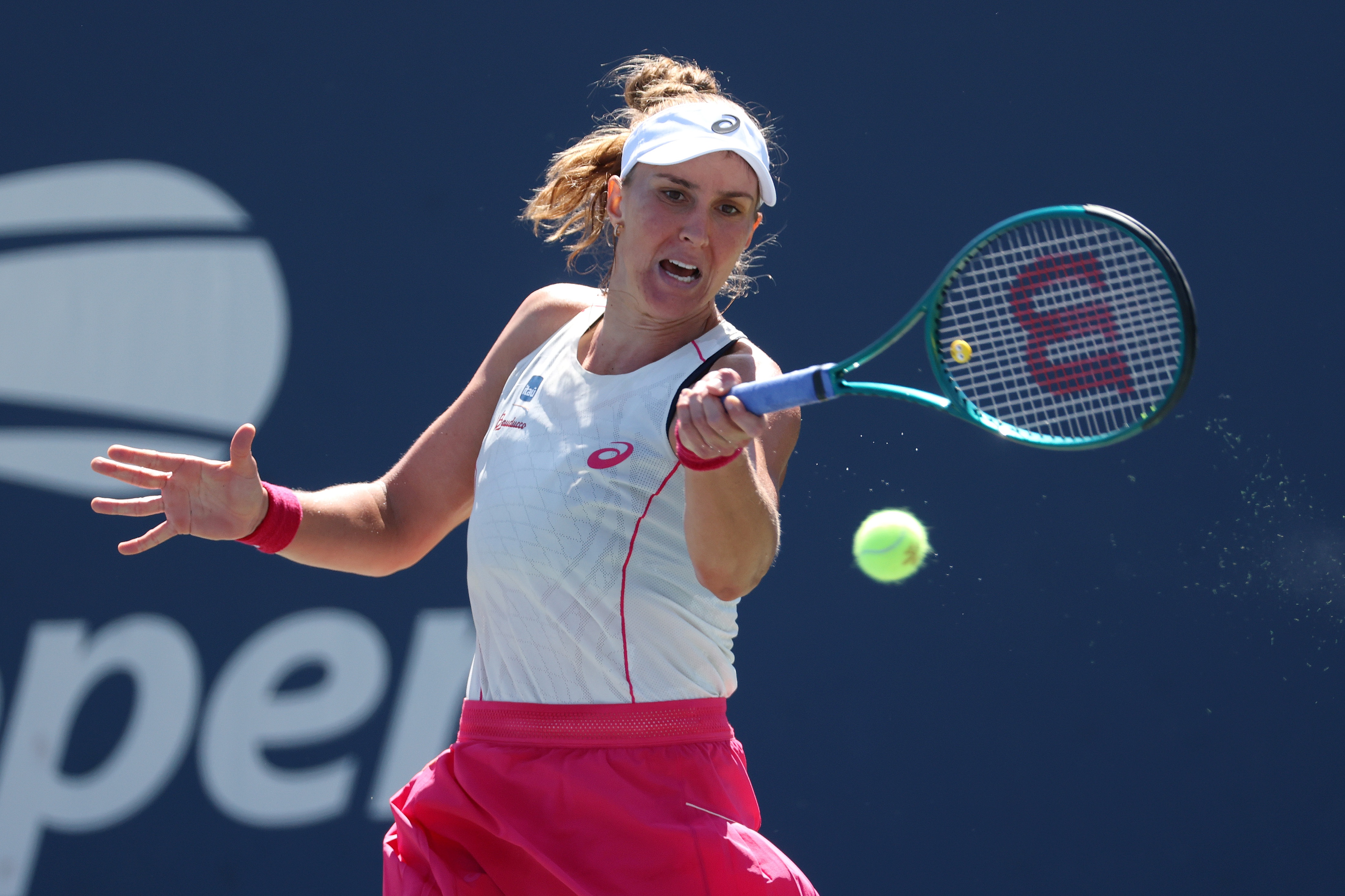 Análise Profunda: A Eliminação de Bia Haddad em Wimbledon e o Desafio da Consistência