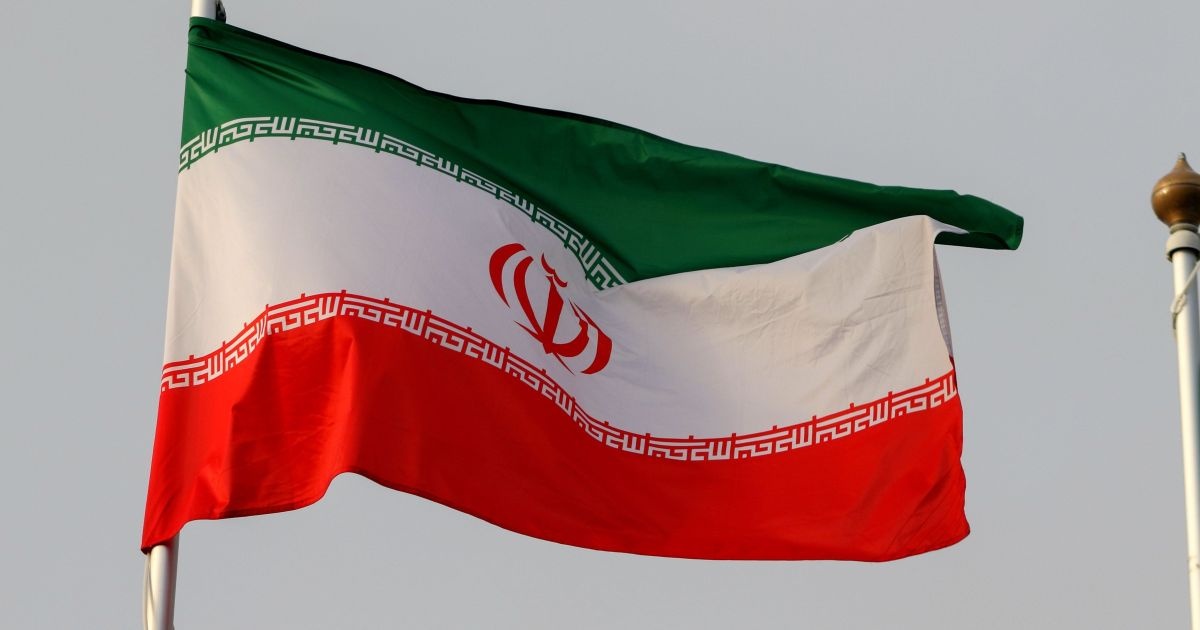 Escalada no Golfo Pérsico: Morte de Bombeiro Iraniano Aprofunda Crise e Alerta o Mercado Global