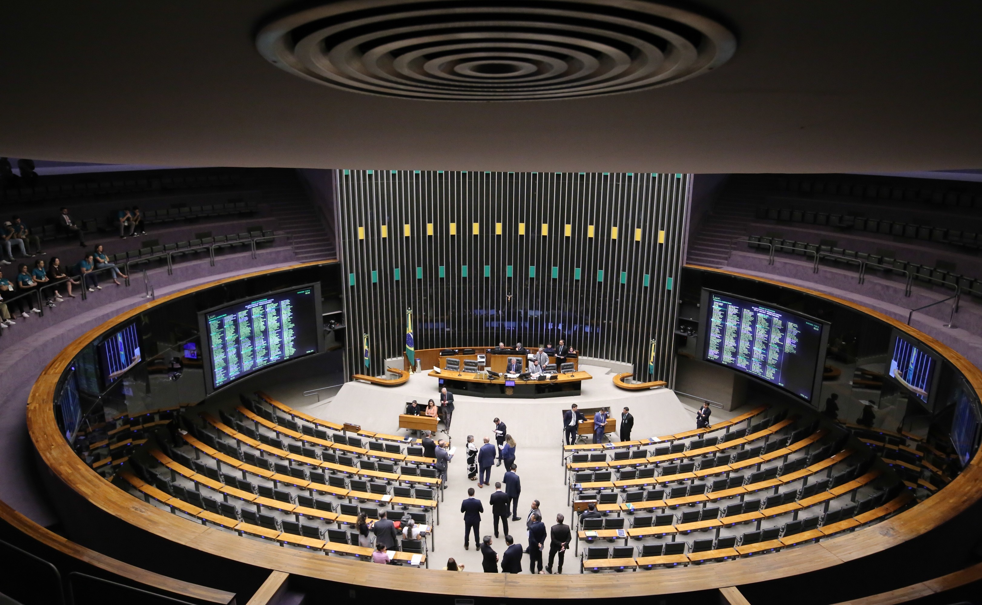 Reforma Partidária na Câmara: Menos Fiscalização, Mais Mensagens em Massa e o Risco à Integridade Eleitoral