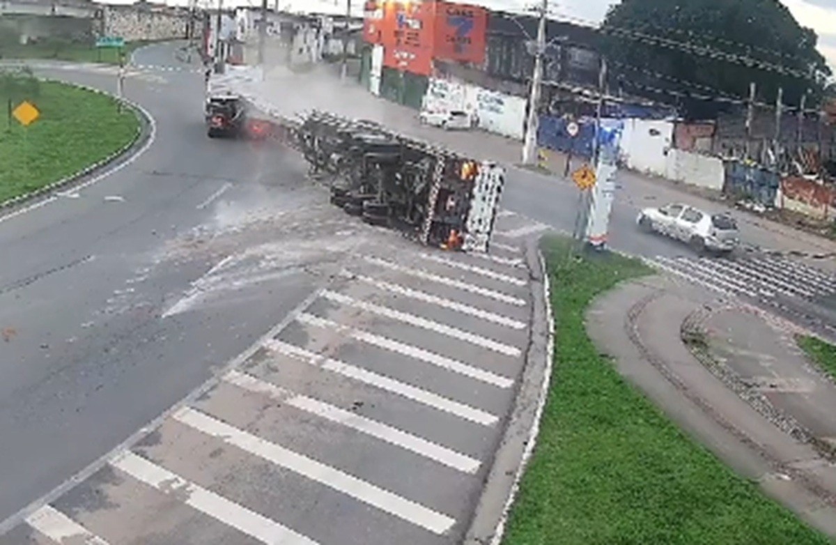 O Acidente que Travou Maceió: Análise Profunda do Tombamento na Rotatória e Seus Impactos Urbanos