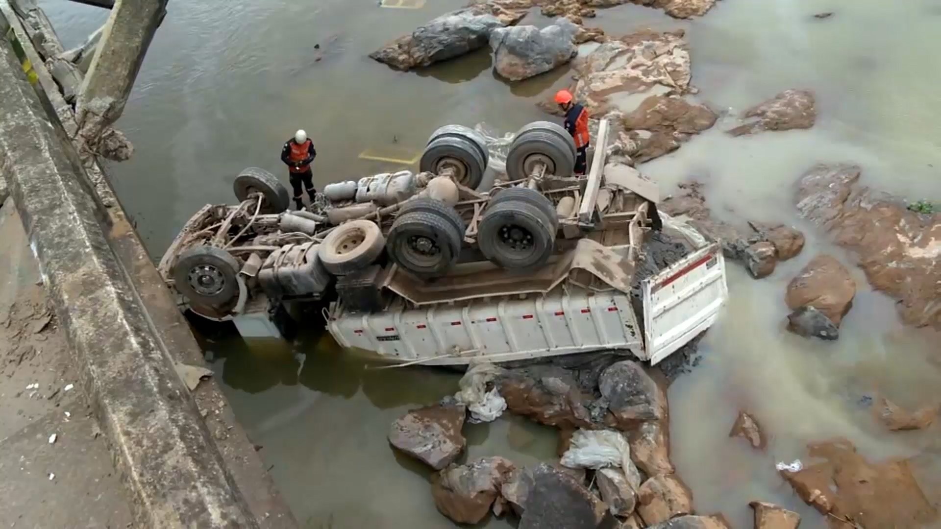 Tragédia na Ponte do Itapemirim: Além do Acidente, a Fragilidade da Infraestrutura Capixaba