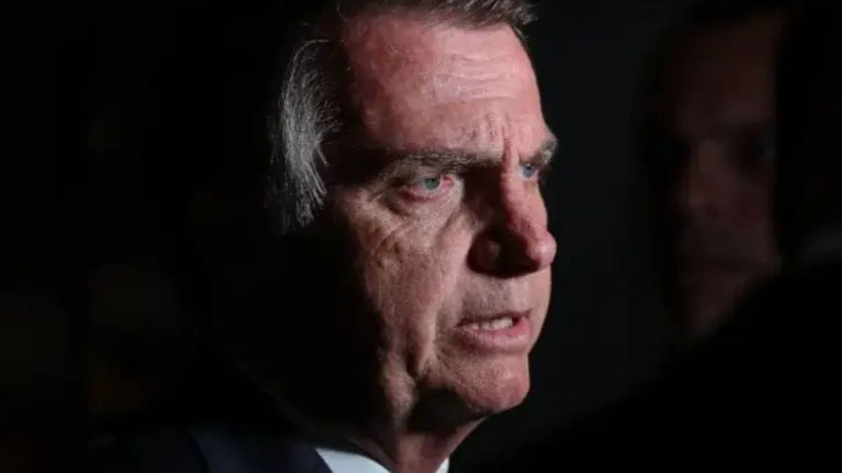 Internação de Bolsonaro: O Eixo da Política Brasileira em Observação