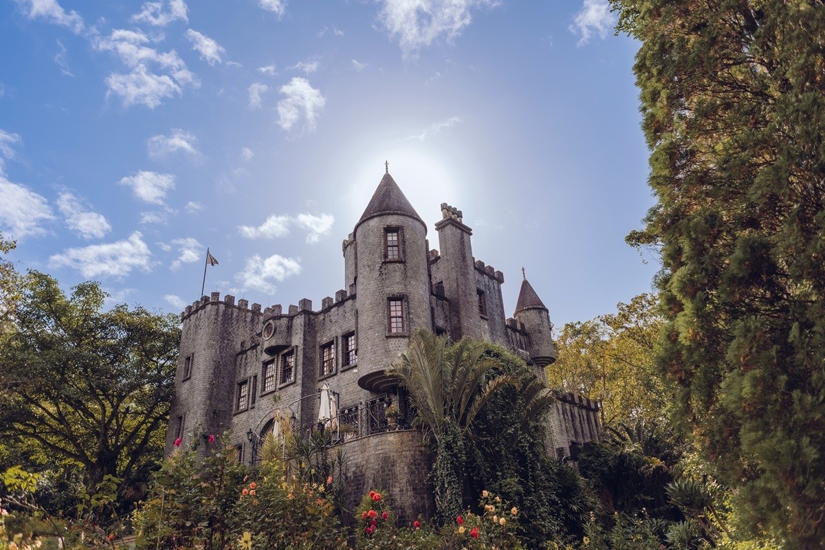 Criciúma Abraça a Escócia: Análise do Impacto Cultural e Econômico de um Castelo Singular em Santa Catarina