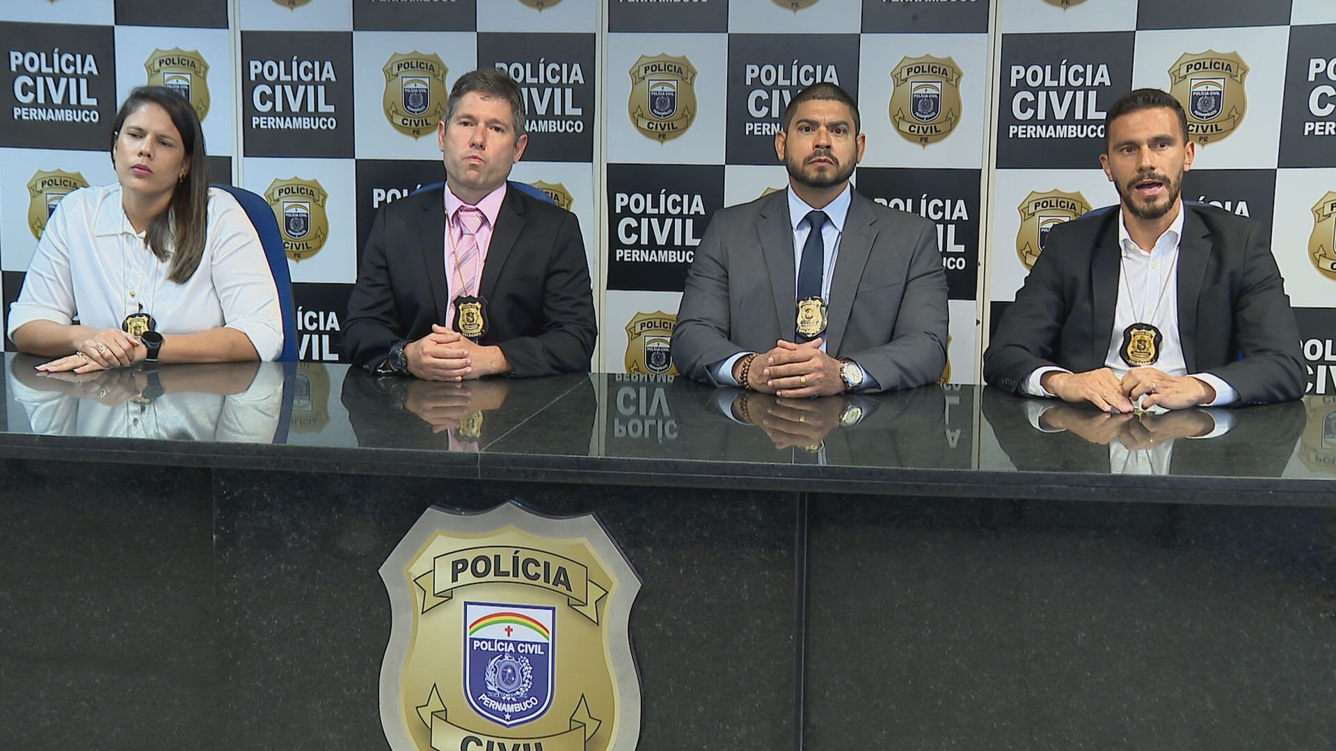 Casal acusado de oito homicídios, incluindo atentado com 3 mortos, é preso no Grande Recife