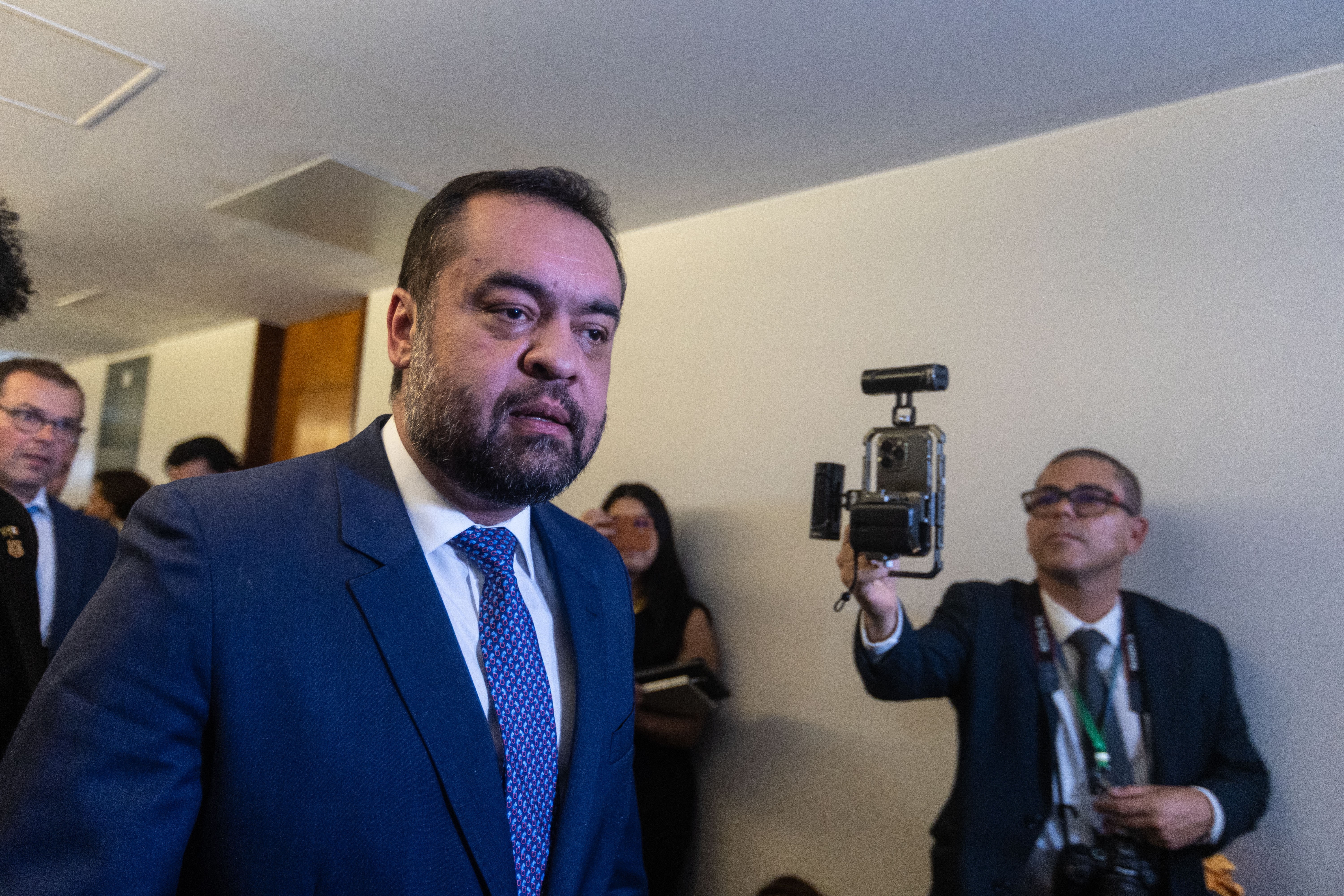 Renúncia de Castro no Rio: A Manobra Política e os Impactos para a Governança Fluminense