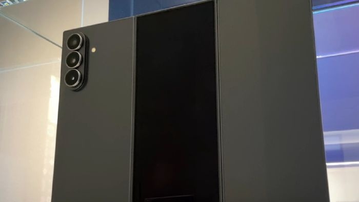 Galaxy Z TriFold Fora de Cena: O Que a Retirada do ‘Celular Mais Incrível’ da Samsung Revela Sobre a Economia da Inovação