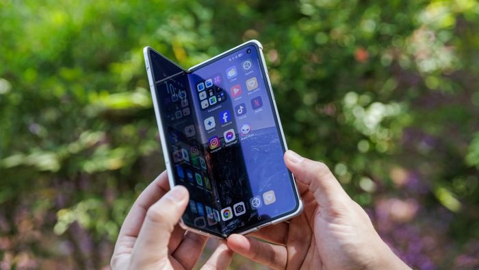 Revolução na Engenharia: Como Lasers e Polímeros Redefinem a Tela Dobrável da Oppo