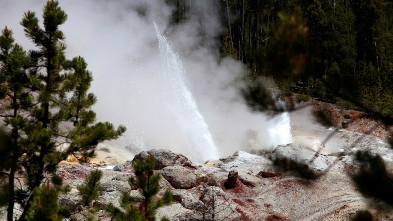 Desvendado o Enigma Subterrâneo de Yellowstone: Tectônica Redefine a Compreensão Vulcânica