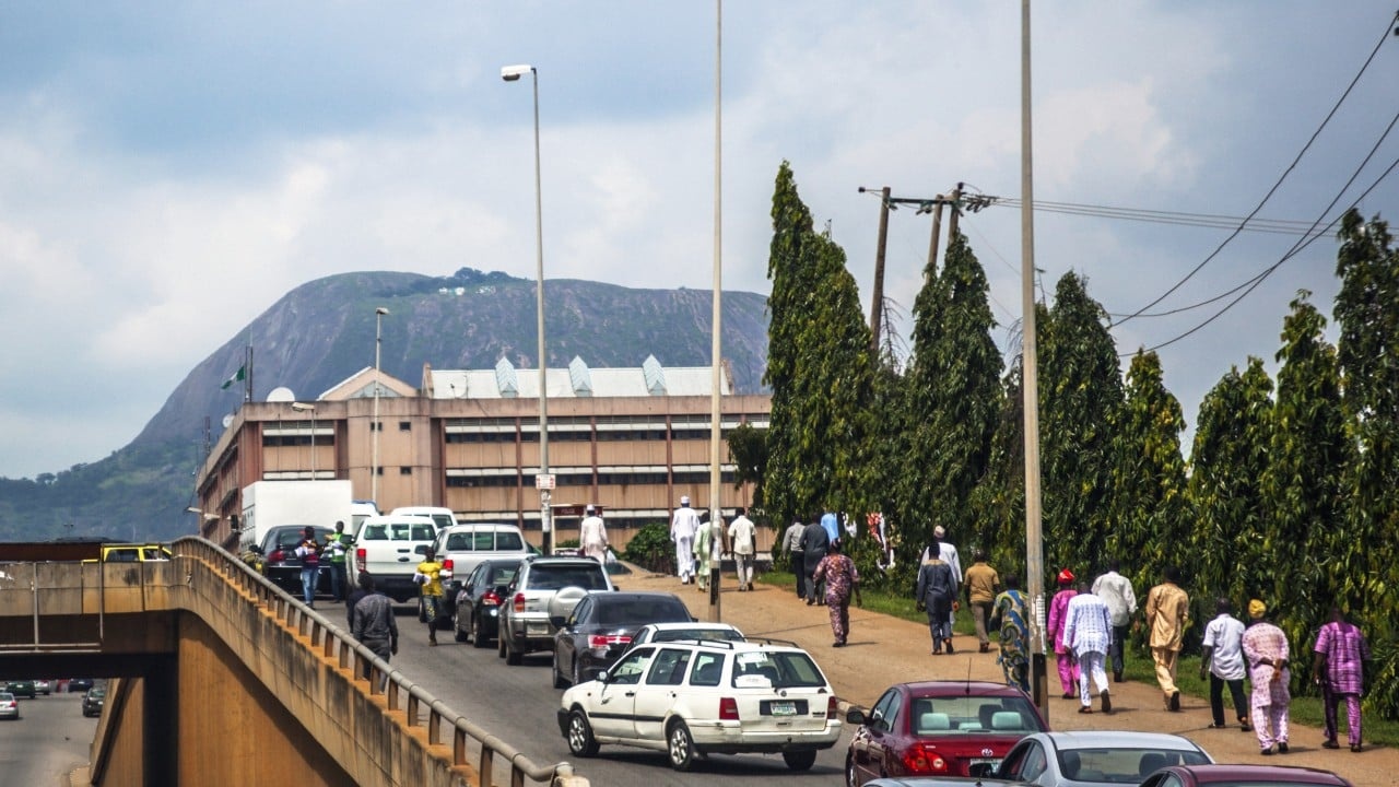 A Dualidade da Vigilância Chinesa na África: Segurança versus Repressão em Cidades Inteligentes