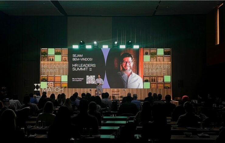 A Encruzilhada da Gestão: Como CHROs Redefinem o Futuro do Trabalho com IA e Humanidade