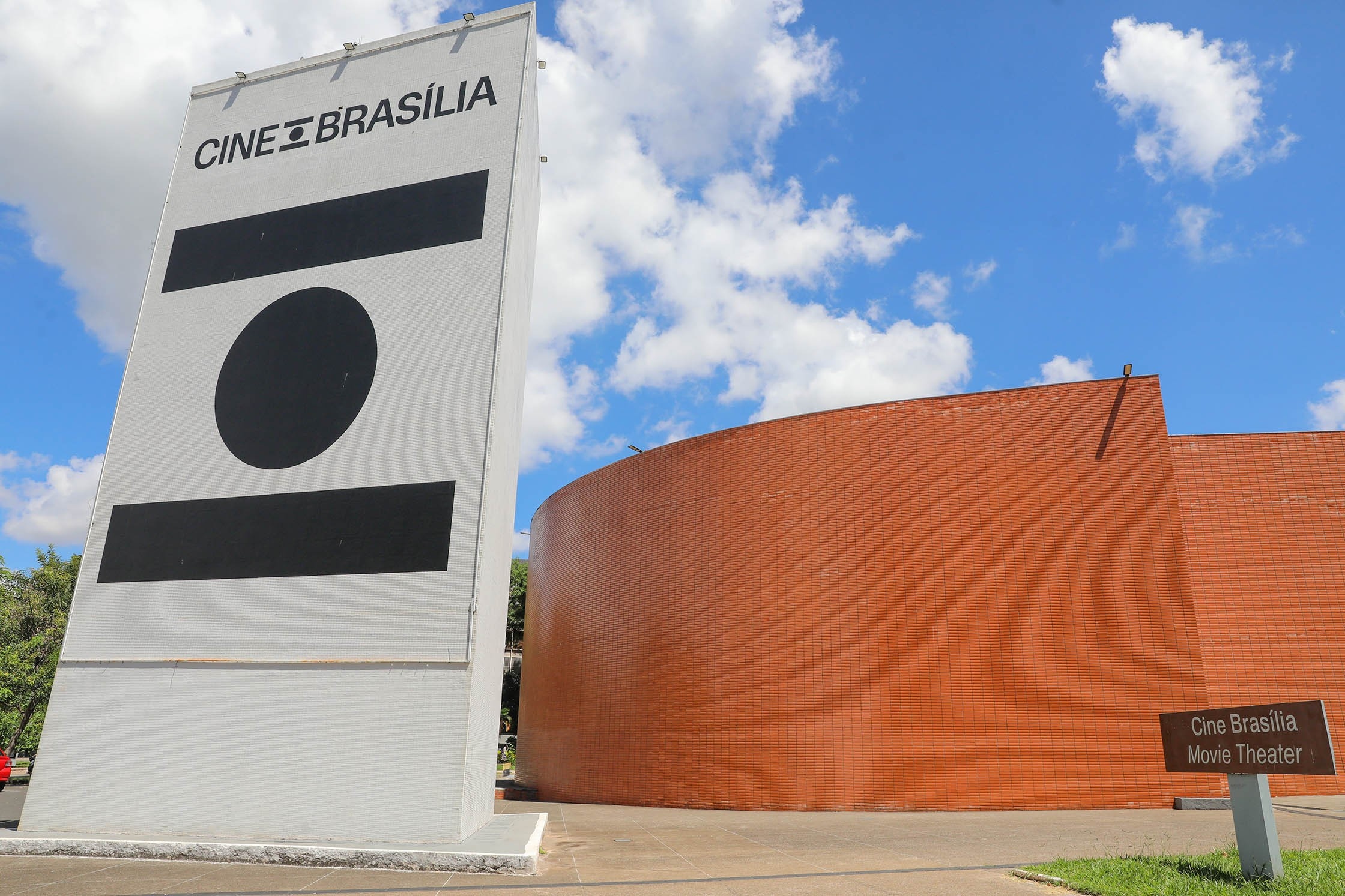 Cine Brasília Ameaçado: O Risco Iminente de Perder o Último Cinema de Rua do DF