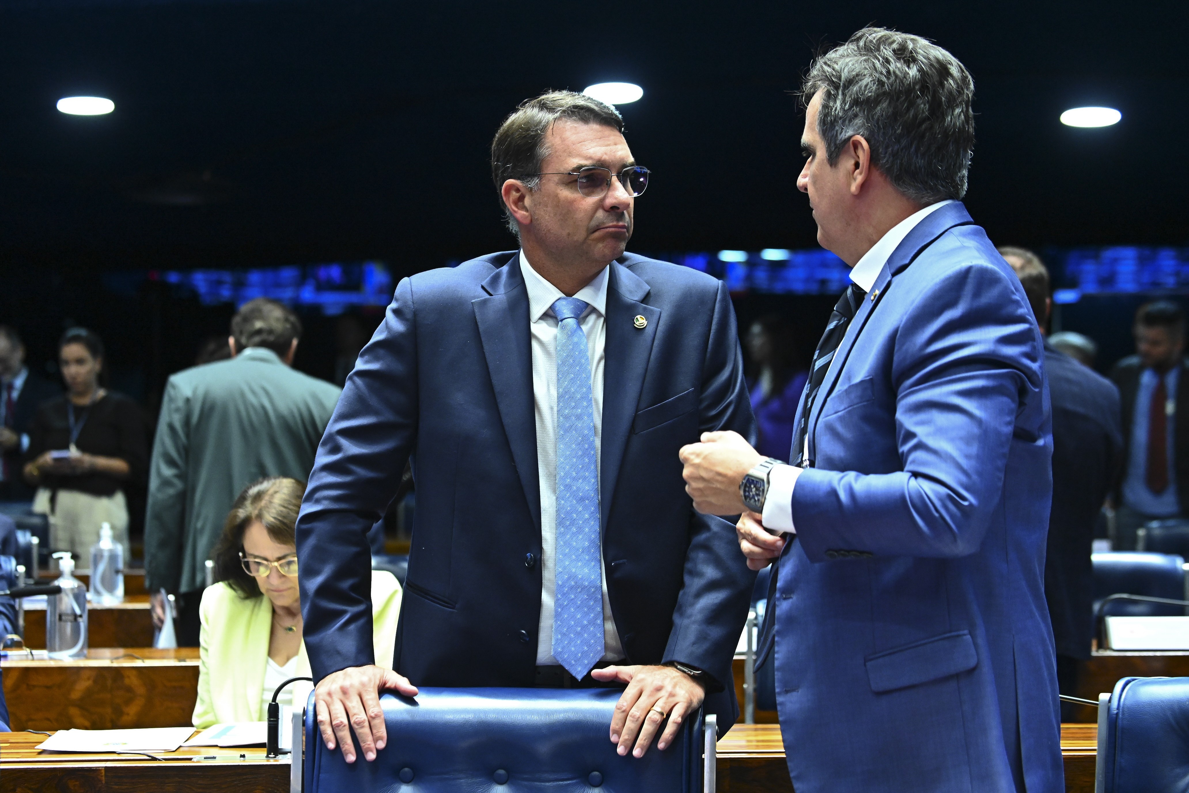 O Xeque-Mate do Centrão: Por Trás da Neutralidade que Redesenha o Xadrez Político de 2026