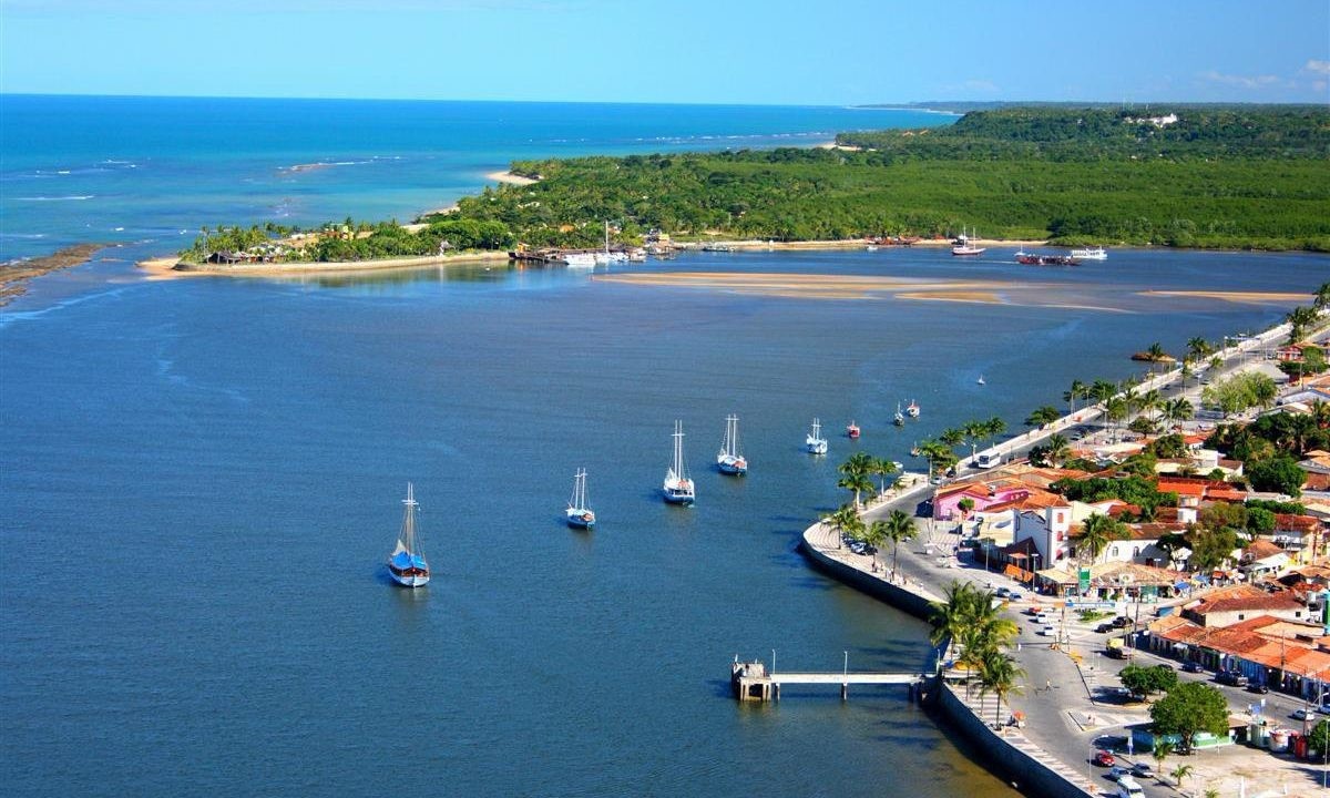 Porto Seguro: Adiamento da Taxa Ambiental Desvenda Complexidades e Impactos Regionais