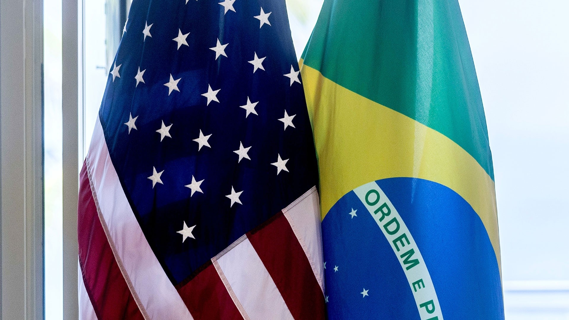 Gigantes Globais Desafiam Tarifas dos EUA: O Voto de Confiança Inesperado no Brasil
