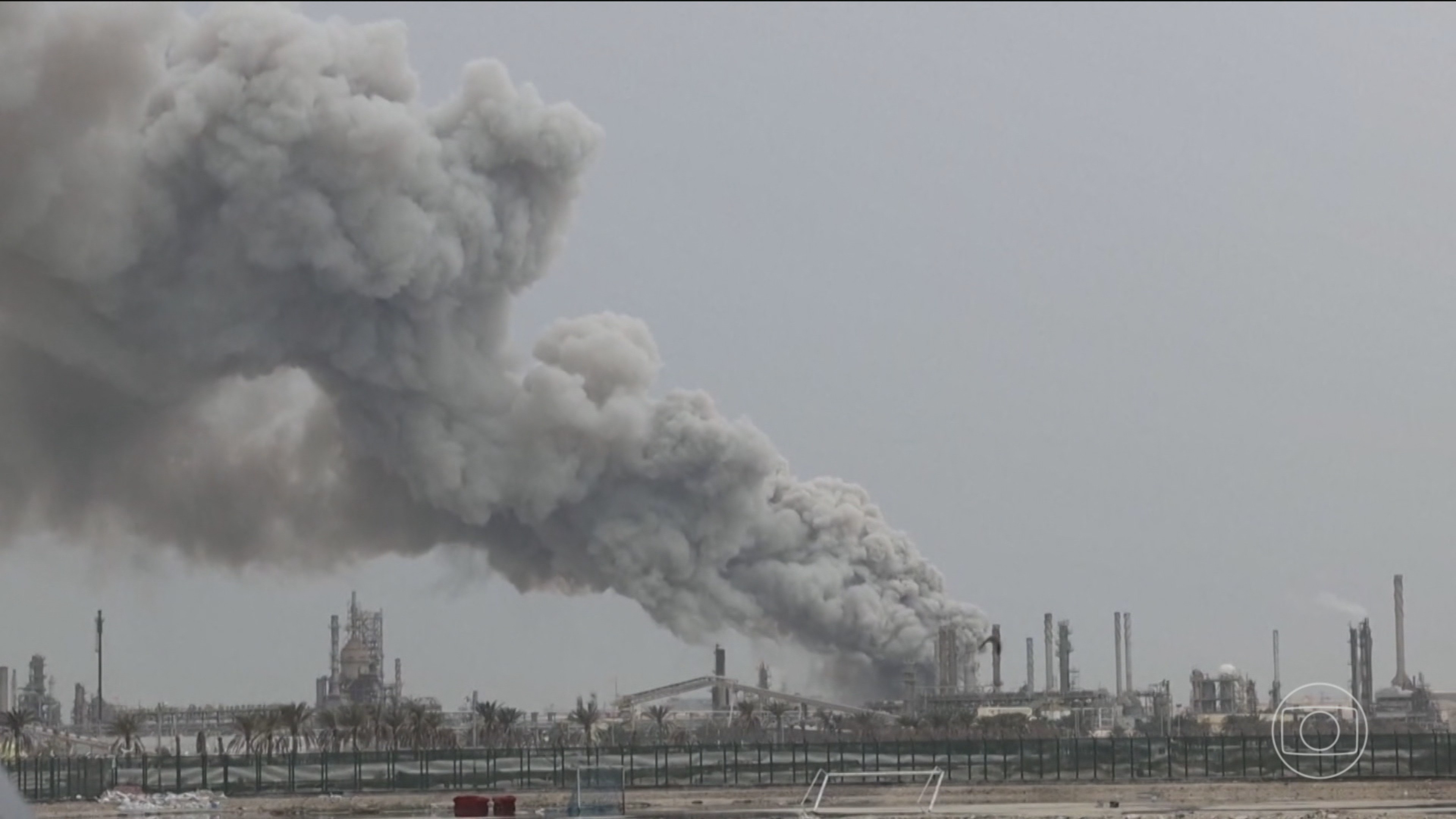 Petróleo a US$ 100: A Complexa Dinâmica entre Risco Geopolítico e Oportunidade Fiscal para o Brasil