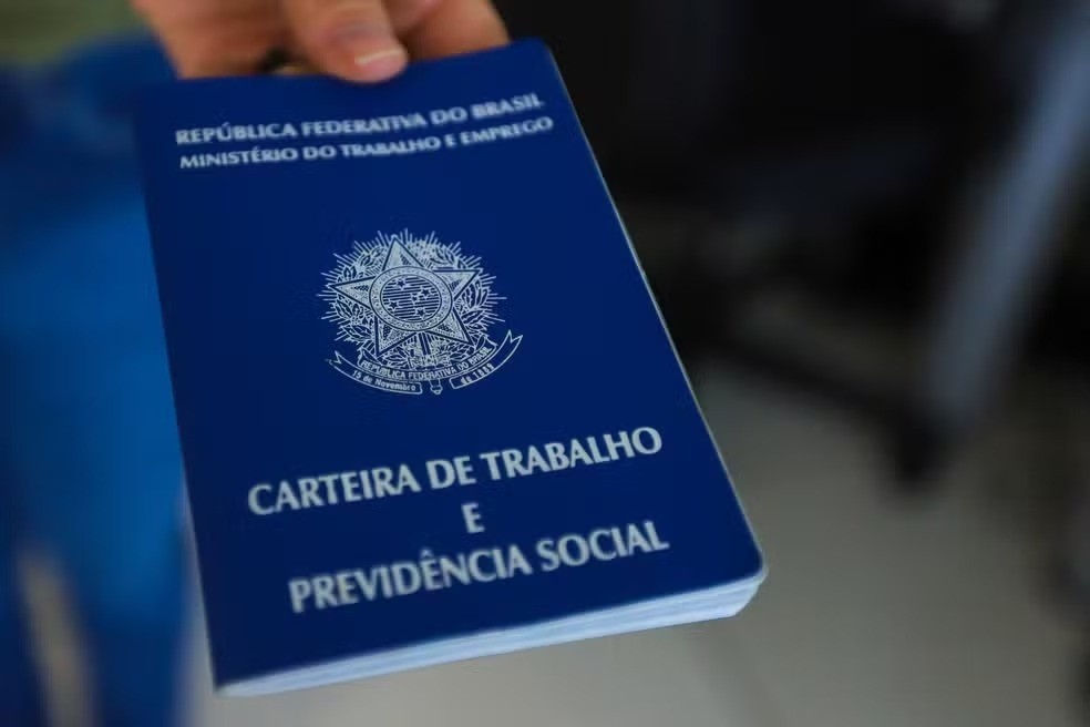 Mercado de Trabalho em Salvador e RMS: Análise Profunda das Vagas e Suas Implicações Regionais