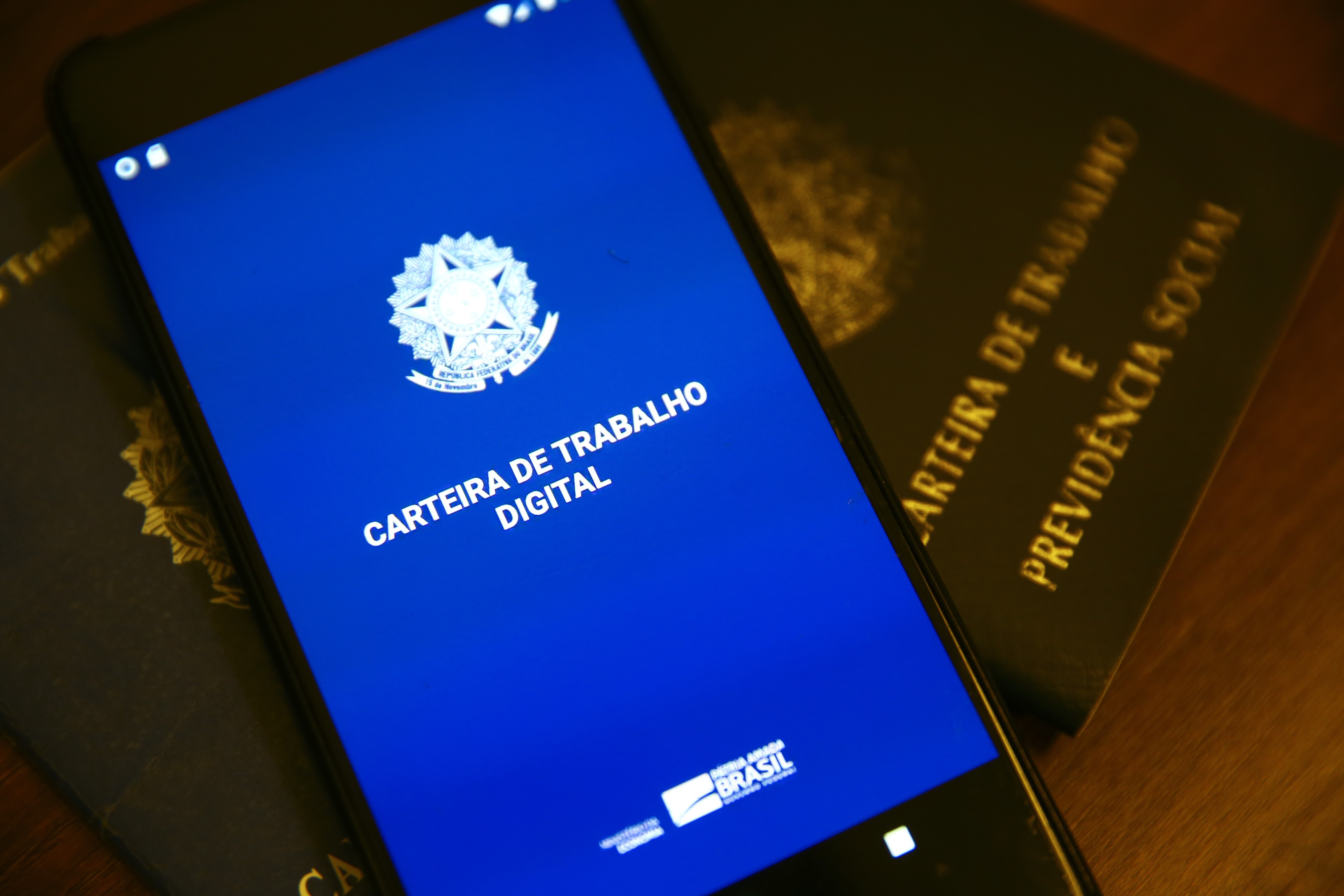 As Novas Vagas da Fundat e o Cenário do Emprego em Aracaju: Um Raio-X Econômico e Social