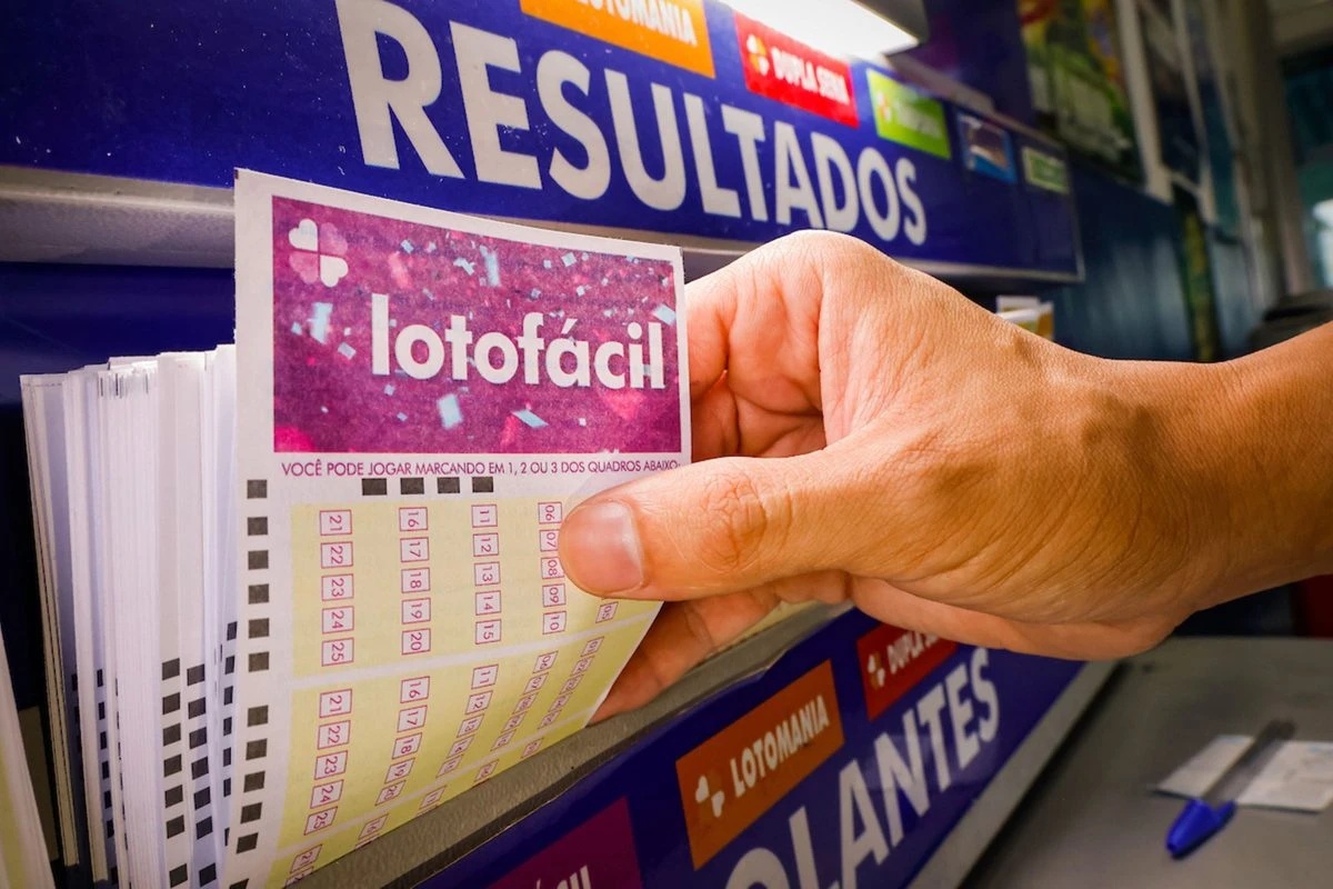 Além do Sorteio: A Complexa Teia Econômica e Social das Loterias no Brasil