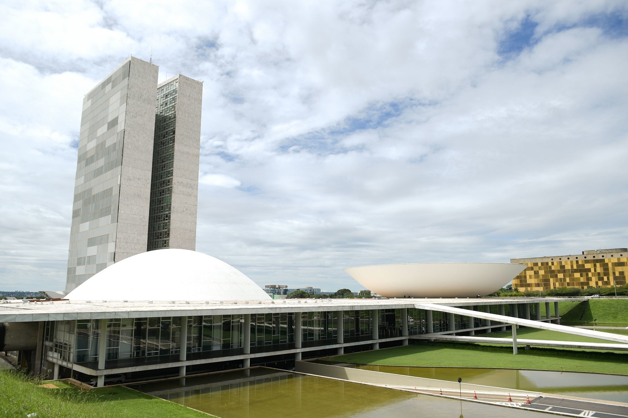 O Confronto Legislativo que Reconfigura Penas: Análise do Veto ao PL da Dosimetria
