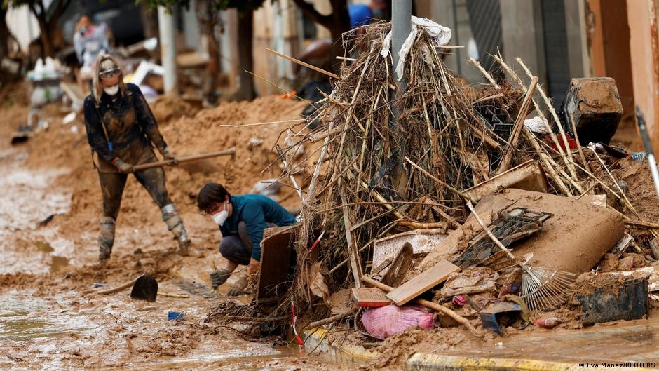 Decisão Judicial em Valência: Ex-Presidente Escapa de Acusação por Gestão de Inundações Mortais