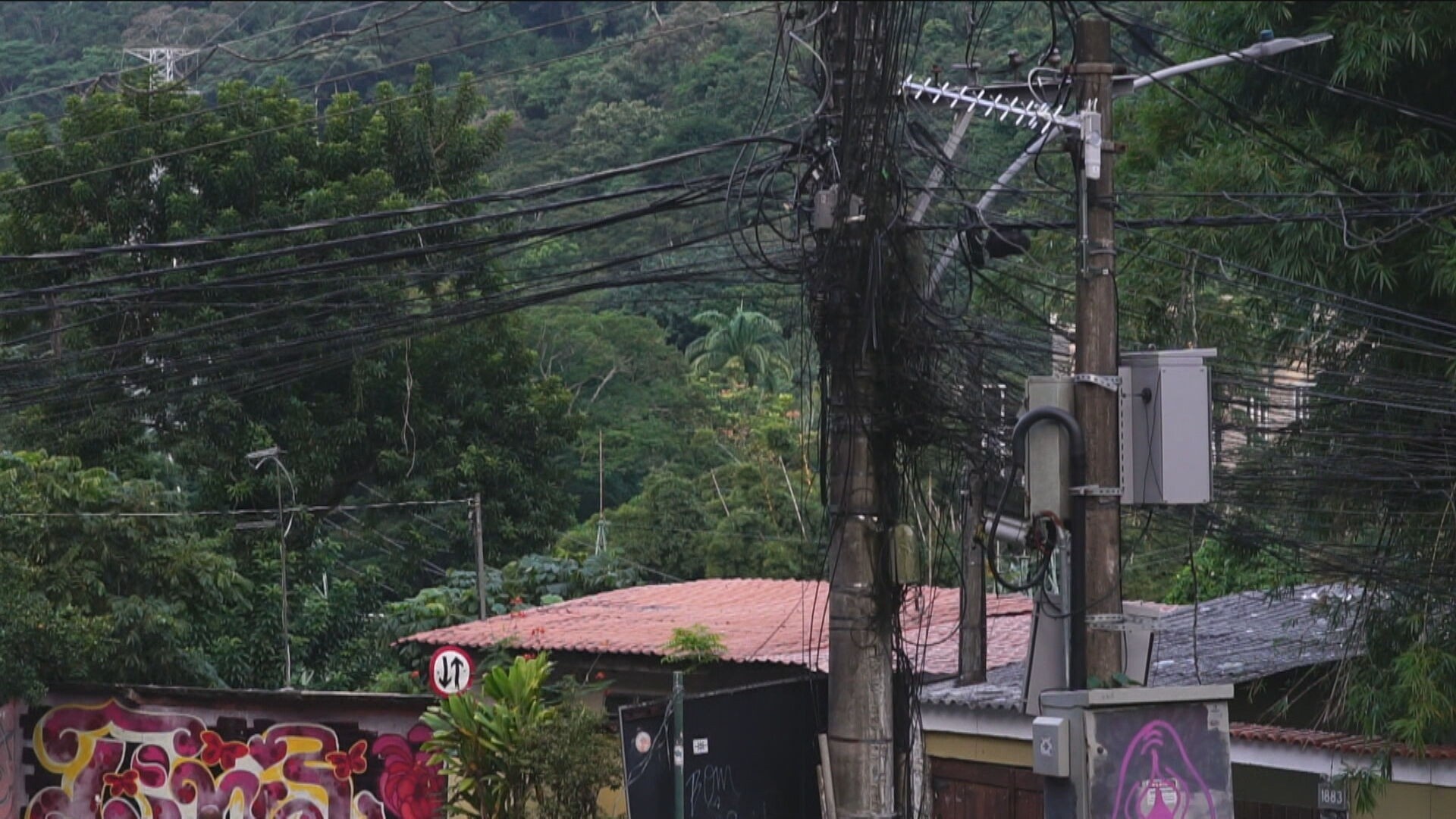 A Ascensão Silenciosa do Monopólio Crimin_oso no Rio: Como a Disputa por Fios de Internet Redesenha a Economia Regional