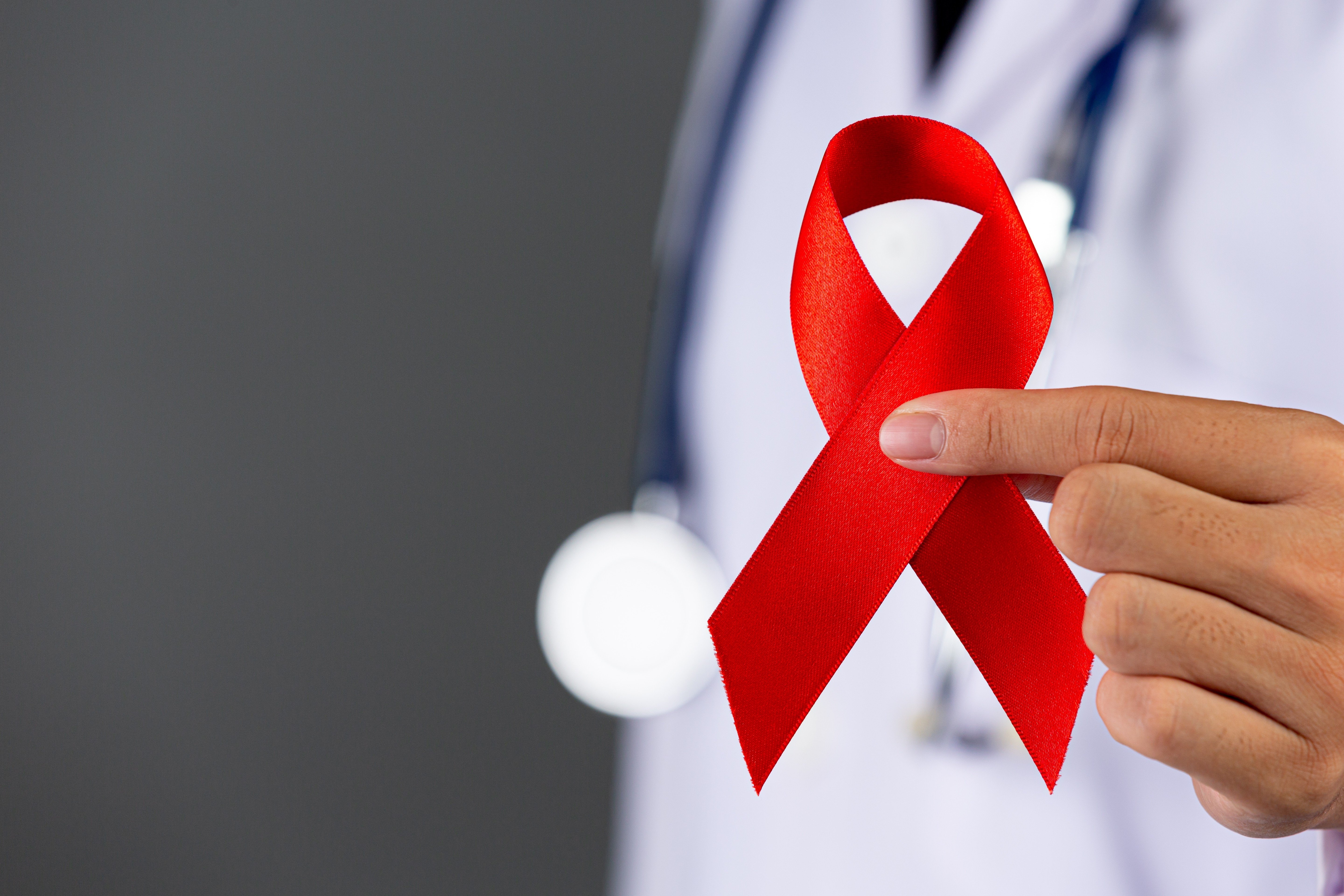 Novos Casos de Remissão do HIV: Uma Análise da "Cura Funcional" e Seus Limites Atuais